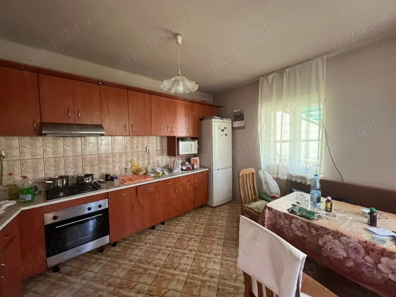 BRASADAS vinde casa cu 3 camere in zona ultracentrala. - Agenția imobiliara BRASADAS vinde casa, zona ultracentrala, 342 metri patrati, 3 camere, hol spatios, baie, bucatarie, incalzire sistem centralizat, curte cu garaj.
Www.brasadas.com.