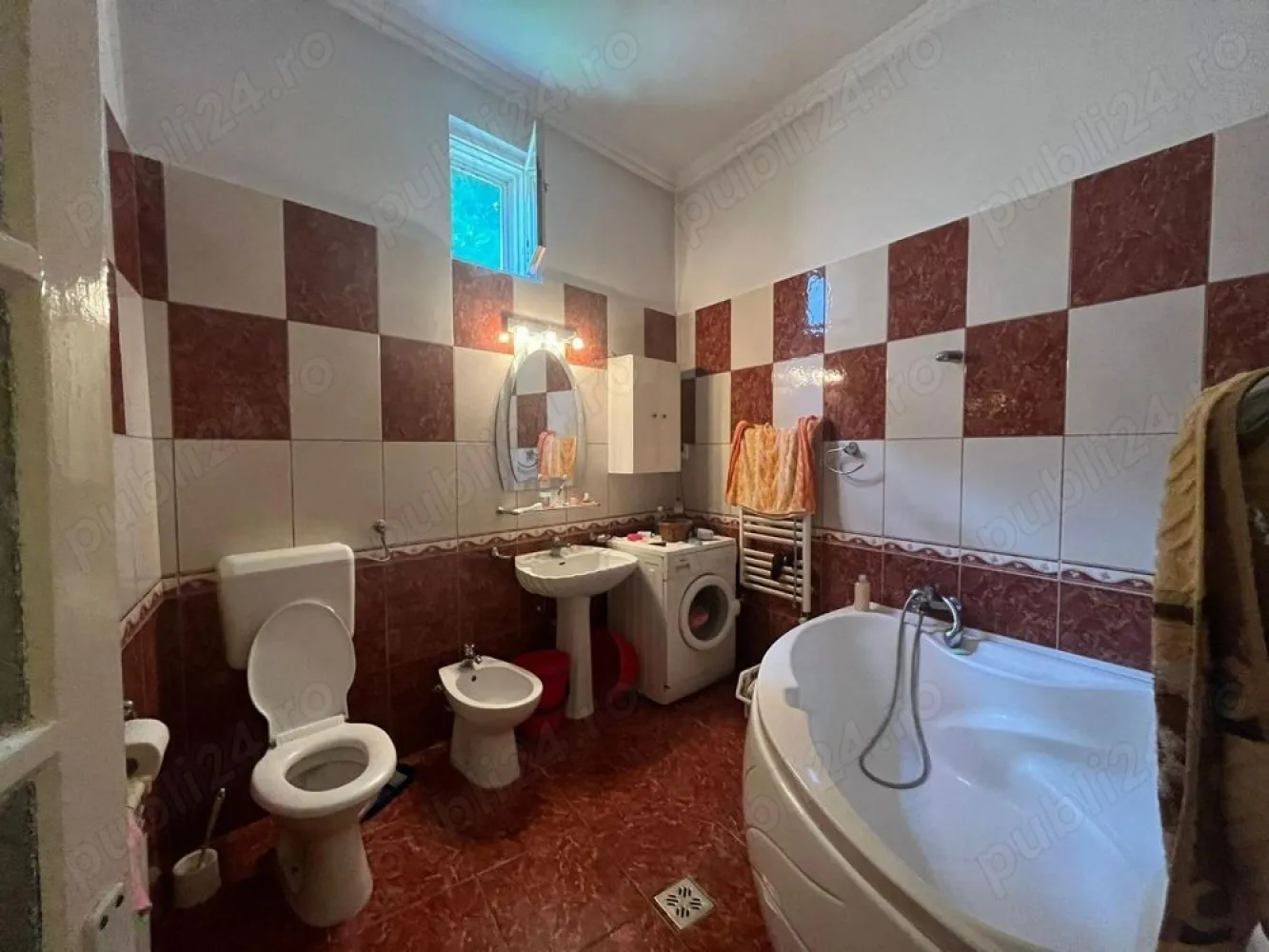 BRASADAS vinde casa cu 3 camere in zona ultracentrala. - Agenția imobiliara BRASADAS vinde casa, zona ultracentrala, 342 metri patrati, 3 camere, hol spatios, baie, bucatarie, incalzire sistem centralizat, curte cu garaj.
Www.brasadas.com.