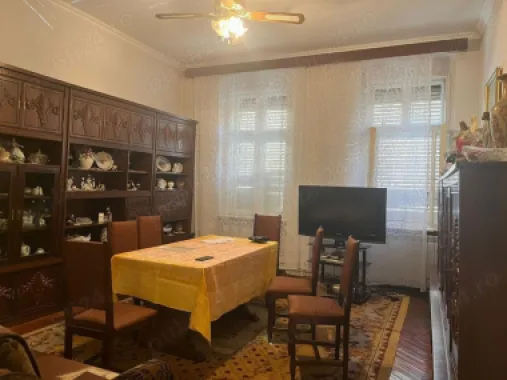 BRASADAS vinde casa cu 3 camere in zona ultracentrala.