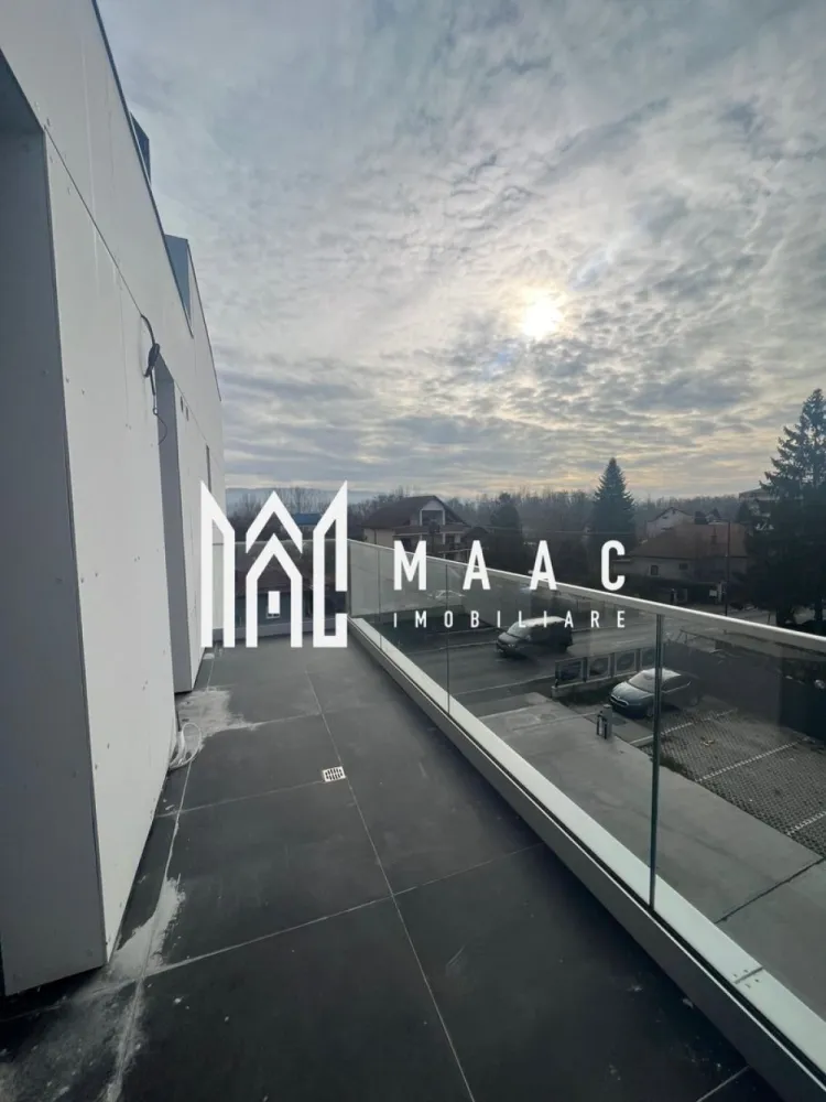 Studio | Dem Radulescu- Ostroveni | Bloc intabulat - MAAC Imobiliare vă propune spre vânzare un studio modern, situat în zona foarte căutată Dem Rădulescu – Ostroveni, în Râmnicu Vâlcea. Proprietatea se află la etajul 2 al unui bloc intabulat, oferind confort și acces rapid la toate punctele de interes din zonă.

Suprafață construită: 50 m²
Compartimentare practică și bine gândită:

* Cameră spațioasă și luminoasă
* Bucătărie separată
* Grup sanitar
* Terasă ideală pentru relaxare

Studioul se vinde finisat, iar predarea se face imediat, cu posibilitatea ca viitorul proprietar să personalizeze spațiul după propriile preferințe.

Loc de parcare exterior inclus în preț, înscris în actul de proprietate – un avantaj important pentru zonă.

Achiziția se poate face prin orice modalitate de plată, ceea ce face această ofertă potrivită pentru locuire sau investiție.

Un studio cochet, într-o zonă în plină dezvoltare – o oportunitate excelentă oferită de MAAC Imobiliare.

Pentru detalii suplimentare sau programarea unei vizionări, vă stăm cu drag la dispoziție!

id: CP2851671