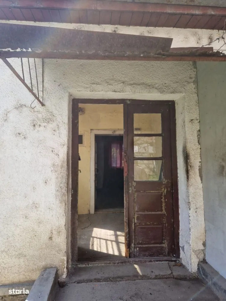 BRASADAS vinde casa cu teren 5 Ari zona Closca. - Agenția imobiliara BRASADAS vinde casa individuala in zona Closca.
Investiție excelentă, posibilitate de a restaura casă existentă sau de a construi una sau două case independente noi pe terenul de 500mp.
Aproape de toate serviciile principale:100m - Minimarket450m - Piața Someș500m - Spitalul Județean de Urgență600m - Supermarket Penny600m - Grădinița cu Program Prelungit700m - Școala Gimnazială1000m - Shopping City Satu Mare