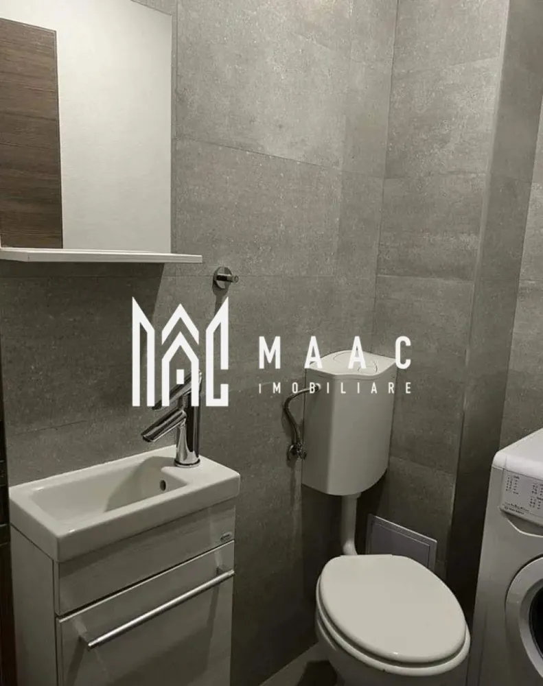 Apartament 3 camere | 80 MPU | Mobilat complet | Zona Gară - MAAC Imobiliare vă propune spre închiriere un apartament modern cu 3 camere, situat în zona Gării – una dintre cele mai conectate și accesibile zone ale Sibiului.
Proprietatea se află la etajul 1 și oferă o compartimentare practică, ideală pentru locuire confortabilă pe termen lung.

Detalii apartament:
Apartamentul are o suprafață de 80 mp utili și include un living generos, două dormitoare decomandate, două băi complet utilate și o bucătărie mobilată și utilată complet. Este dotat cu aer condiționat și se predă complet mobilat și utilat, gata pentru a fi locuit.

Beneficii:
Zonă centrală, aproape de gară și mijloace de transport
Acces rapid către centrul orașului
Apartament luminos, spațios și bine întreținut
Potrivit pentru familie, cuplu sau studenți

Pentru mai multe detalii sau pentru a programa o vizionare, vă rugăm să ne contactați.
Specificați ID-ul CP2851575.