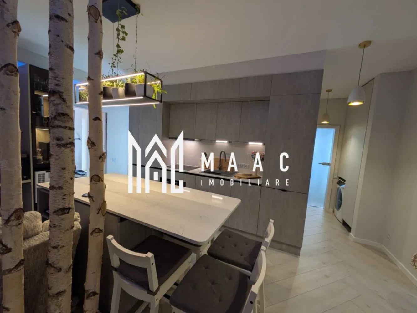 Penthouse 3 Camere | 60Mp | 2 Locuri de Parcare | Vedere Panoramica - MAAC Imobiliare vă prezintă un penthouse premium – confort, tehnologie și lifestyle la superlativ
 Zonă Turnișor – Sibiu
 Etaj 4, cu lift din garaj până la nivel

Se vinde un apartament tip penthouse, conceput pentru persoane care își doresc confort real, eficiență, tehnologie integrată și zero investiții după mutare. O proprietate rară, realizată la standard premium, unde fiecare detaliu a fost atent gândit.

 Date principale
Suprafață utilă: 60 mp
Terasă spectaculoasă: 40 mp
2 locuri de parcare în garaj subteran
Boxă amenajată cu rafturi
Costuri reduse de întreținere
Se vinde complet mobilat și utilat
 Concept & Poziționare

Apartamentul este ideal:
Persoane care lucrează de acasă
Cei care caută o locuință „de retragere”, unde totul este deja realizat la standard premium
Materiale durabile, ușor de întreținut, echipamente de top și soluții smart integrate – totul pregătit pentru un stil de viață modern.

 Dotări Premium incluse în preț
Tehnologie & Smart Home
Jaluzele exterioare electrice Somfy
Iluminat smart complet Govee (dimmable, RGB, temperatură reglabilă)
Întrerupătoare & prize touch Livolo
Încălzire în pardoseală cu termostat smart
Sistem climatizare inverter Daikin Emura 18.000 BTU
2 sisteme ventilație cu recuperare de căldură PRANA
Dezumidificatoare + umidificatoare cu purificare HEPA Alecoair
Filtre profesionale apă Aquator
Robot aspirator/mop Roborock
Majoritatea echipamentelor sunt controlabile din aplicație sau telecomandă.

Bucătărie & Electrocasnice
Electrocasnice premium Miele & Bosch
Blaturi și contrablat din compozit
Insulă centrală
Espressor automat Gaggia Magenta Milk
Mobilier & Design
Mobilă premium MDF mat, feronerie profesională Blum
Uși Porta Doors (filomuro, antifonică 37 dB, sticlă mată)
Termopane mari Rehau
Gresie & faianță Paradyz
Riflaj acustic din lemn de tec

Perete decorativ din trunchi de mesteacăn cu mușchi stabilizat
Rigips antifonant dublat
Dormitor matrimonial
Pat din lemn masiv, esență tare
Saltea profesională hotelieră 160x200 (valoare ~13.000 RON)

Cameră copil
Pat 120x200 lemn masiv
Scară sport cu bară tracțiuni
Pereți antifonați
Bai
WC smart cu bideu integrat
Lavoar dublu
Cabină duș cu geam și sistem de ventilație dedicat

 Terasă panoramică – un spațiu de lifestyle
Cei 40 mp de terasă devin o extensie reală a livingului:
Vedere deschisă către Sibiu și Munții Făgăraș
Marchiză electrică 4,5 x 5 m
Zonă BBQ (grătar electric Ninja)
Paturi înălțate pentru verdețur
Zonă dining + șezlonguri

Un spațiu rar întâlnit în Turnișor – privat, aerisit, luminos, cu panoramă largă.

 Proprietatea se vinde exact ca în prezentare, cu majoritatea dotărilor incluse.
Ideală pentru cineva care dorește să se mute fără investiții suplimentare.

Pentru mai multe detalii sau pentru programarea unei vizionări, vă rugăm să ne contactați specificând ID:CP2933183