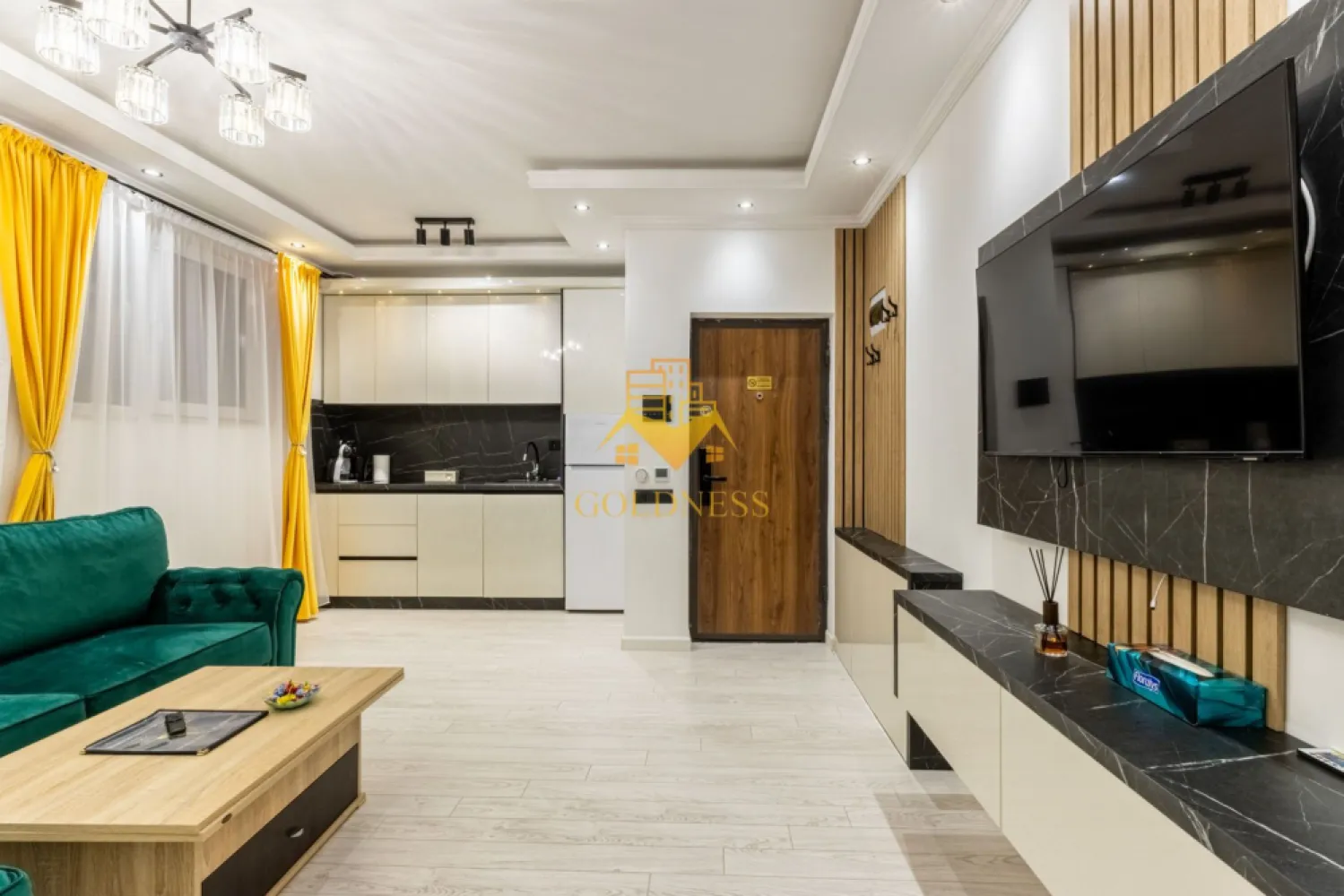 2 camere, Premium, bloc nou, parcare, Intre Lacuri, Dunarii Zona Iulis - GOLDNESS Imobiliare vă propune spre închiriere un apartament cu 2 camere complet mobilat și utilat, la parter într-un imobil de 3 etaje, în Cartierul Intre Lacuri.
Dispune de loc de parcare!
Se află în apropierea stațiilor de transport în comun, magazine, restaurante, spații verzi, farmacii, etc. 

Apartamentul este compartimentat astfel:
 - dormitor cu pat matrimonial, dressing, noptiere
 - living cu bucatarie open space complet utilată și mobilată, canapea extensibilă, loc de servit masa 
 - baie cu cabina de dus, calorifer port prosop și dulap pentru depozitare.

Imobilul este dotat cu toate cele necesare- centrală proprie, frigider, aragaz, hotă, mașină de spălat haine, etc. 

Dacă sunteți interesați de acest apartament și doriți să îl vizionați, dar și pentru alte oferte nu ezitați să ne contactați telefonic sau prin e-mail. Vă stăm la dispoziție!
Pentru intermediere se percepe un comision de 50% din prețul chiriei!