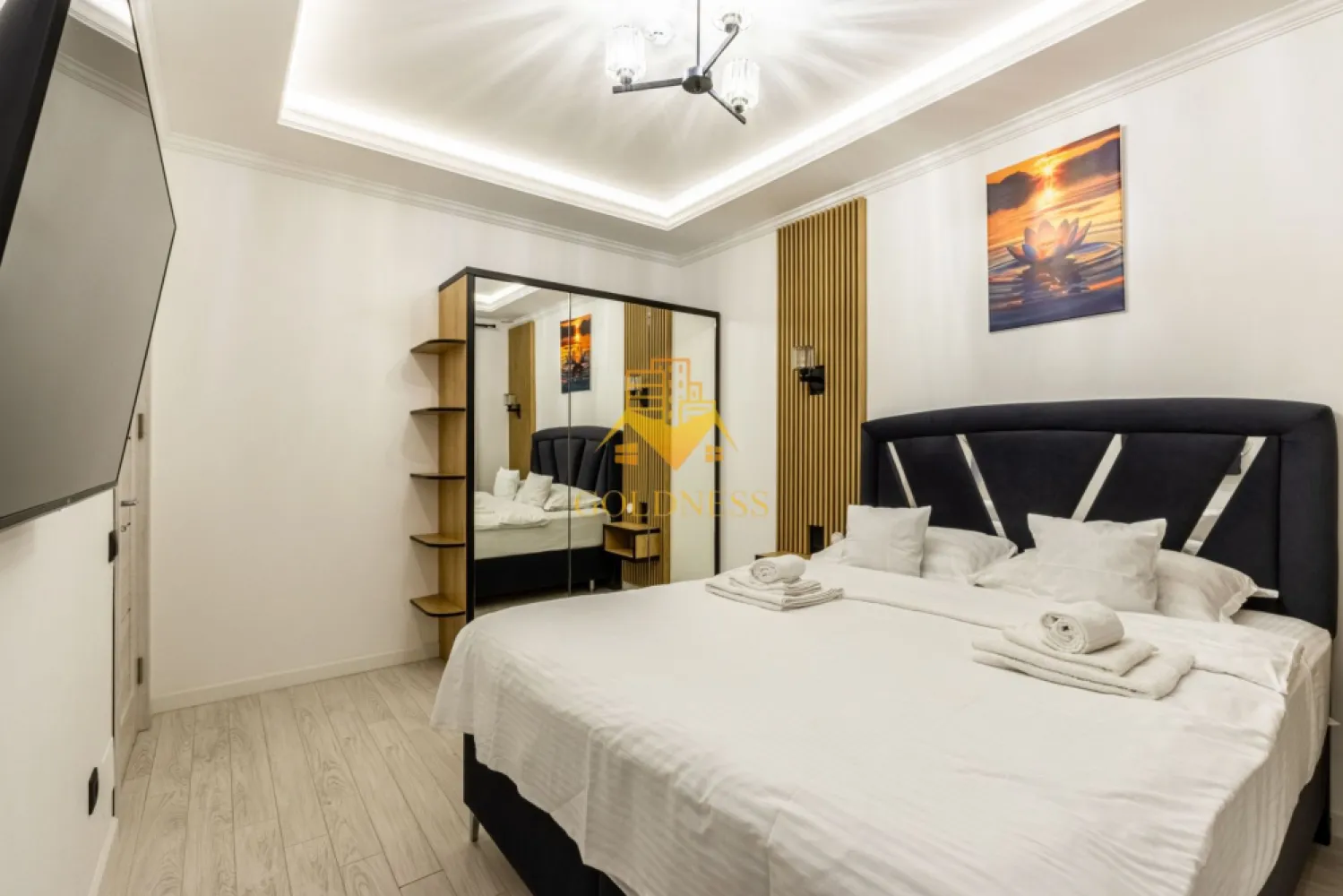 2 camere, Premium, bloc nou, parcare, Intre Lacuri, Dunarii Zona Iulis - GOLDNESS Imobiliare vă propune spre închiriere un apartament cu 2 camere complet mobilat și utilat, la parter într-un imobil de 3 etaje, în Cartierul Intre Lacuri.
Dispune de loc de parcare!
Se află în apropierea stațiilor de transport în comun, magazine, restaurante, spații verzi, farmacii, etc. 

Apartamentul este compartimentat astfel:
 - dormitor cu pat matrimonial, dressing, noptiere
 - living cu bucatarie open space complet utilată și mobilată, canapea extensibilă, loc de servit masa 
 - baie cu cabina de dus, calorifer port prosop și dulap pentru depozitare.

Imobilul este dotat cu toate cele necesare- centrală proprie, frigider, aragaz, hotă, mașină de spălat haine, etc. 

Dacă sunteți interesați de acest apartament și doriți să îl vizionați, dar și pentru alte oferte nu ezitați să ne contactați telefonic sau prin e-mail. Vă stăm la dispoziție!
Pentru intermediere se percepe un comision de 50% din prețul chiriei!