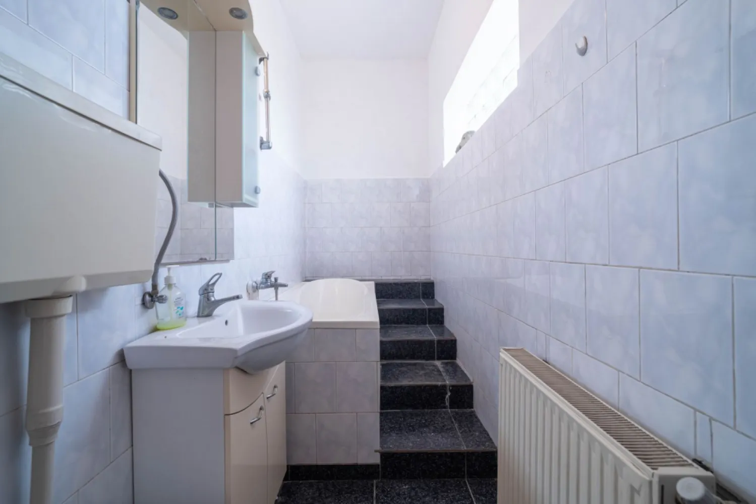 VANDUT! Casa 5 camere - teren 688 mp - Parneava - COMISION 0