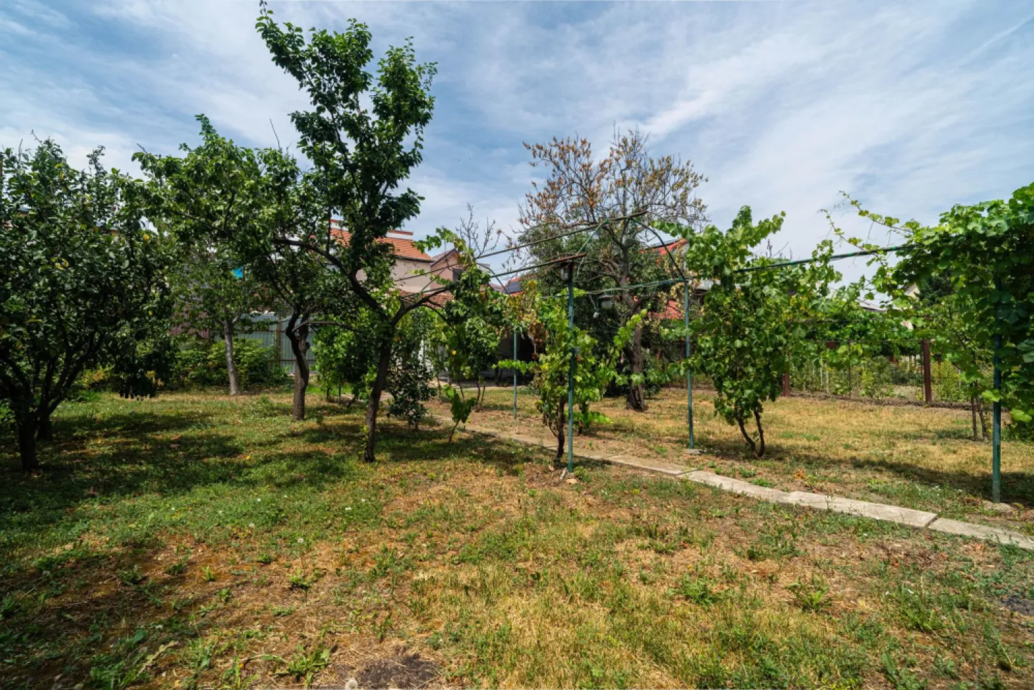 VANDUT! Casa 5 camere - teren 688 mp - Parneava - COMISION 0