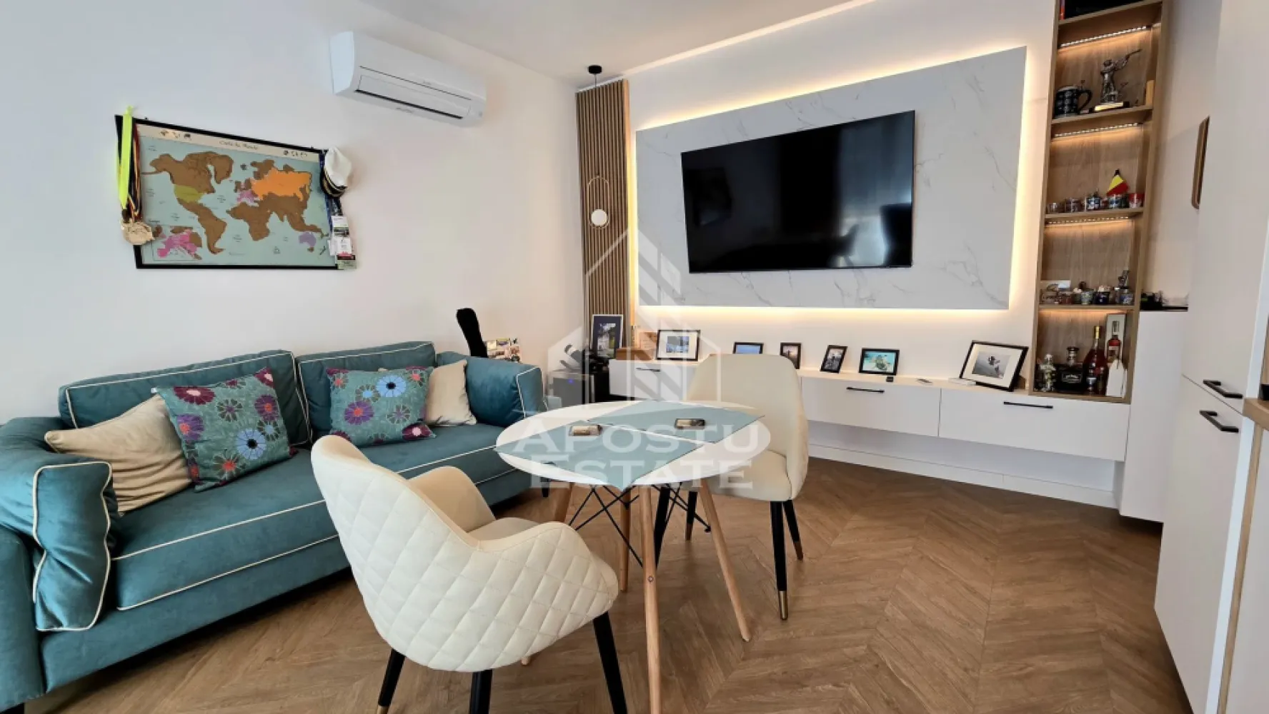 Apartament nou de vânzare,mobilat, cu 2 camere si gradina proprie, Ciarda Rosie - Apostu Estate va ofera spre vanzare, in exclusivitate, un apartament nou, cu finisaje premium, complet mobilat si utilat, situat in zona Ciarda Rosie, Timisoara, judetul Timis.

Statie a mijloacelor de transport in comun la doat cateva minute distanta. Scoala Gimnaziala nr. 20 la aproximativ 1.5 km distanta, 
Continental, sens AEM (unde regasim numeroarse spatii comerciale) si Zone Cafe 2 Calea Urseni, la aproximativ 2 km.
Hornbach Timisoara Calea Buziasului - Mosnita Noua, la doar cateva minute de mes pe jos.

Apartamentul dispune de 42.2 mpu, o gradina proprie inchisa de 20 mp (cu acces din living), un loc de parcare acoperit, inscris in cartea funciara si o boxa de 3.4, pe parter, de asemenea inscrisa in cartea funciara.

Compartimentare: hol de acces, baie cu geam, dormitor luminos, living openspace cu bucataria si terasa, curtea proprie mobilata, cu acces din living.

Mobila din MDF, realizata la comanda. 
Electrocasnice Bosch: frigifer, masina de spalat rufe, masina de spalat vase, uscator de rufe, plita, cuptor, hota, televizoare in ambele camere.
Realizat integral cu ajutorul unui designer de interior.

Apartamentul se alfa la parterul inui imobil cu 3 etaje si beneficiaza de finisaje de inalta calitate:
- tamplarie PVC
- geamuri tripan
- parchet 12 mm trafic intens
- usi interioare cu toc dublu
- usa exterioara metalica securizata
- tencuiala mecanizata 
- pervaze din travertin
- obiecte sanitare Grohe
Constructie din caramida, interior - exterior. 

Confortul termic se realizeaza prin intermediul centralei proprii, incalzire prin pardosea si a unui aparat de aer conditionat Mitsubishi.

Oferim consultanta si solutii financiare prin intermediul colaboratorilor nostri, astfel incat tu sa poti deveni noul proprietar al acestui imobil.
Va asteptam cu drag la o vizionare!
CP3197680