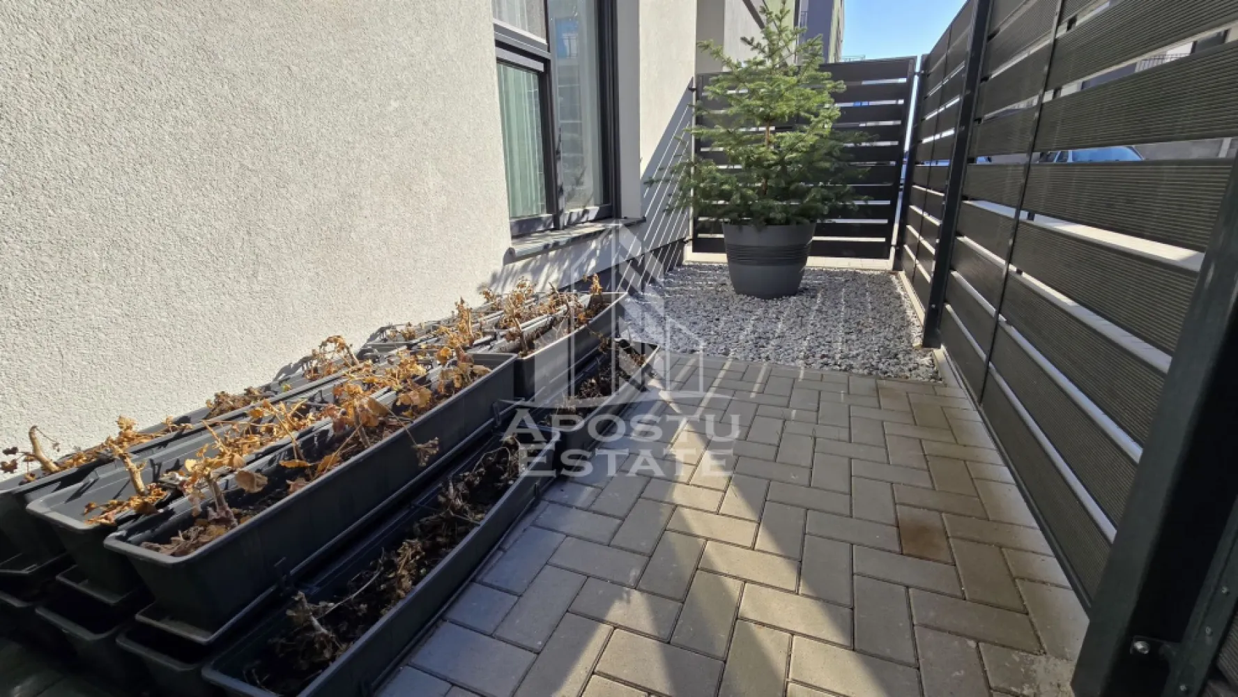 Apartament nou de vânzare,mobilat, cu 2 camere si gradina proprie, Ciarda Rosie