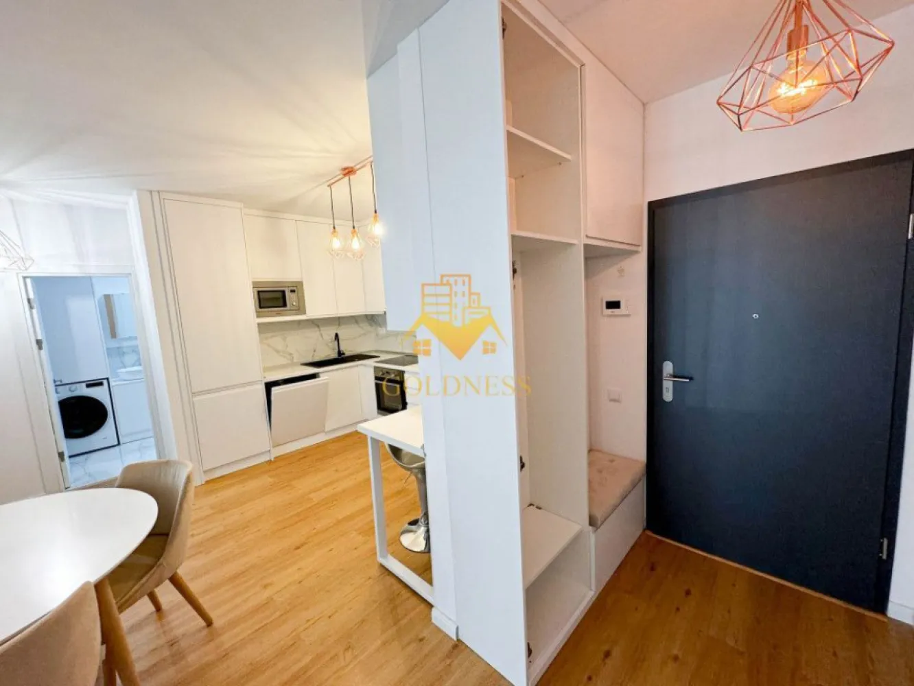 2 camere, modern, Zorilor, zona LIDL, totul nou, Scala Frunzisului - GOLDNESS Imobiliare vă propune spre închiriere un apartament cu 2 camere complet mobilat și utilat, la parter într-un imobil de 10 etaje, în cartierul Zorilor. Apartamentul este compartimentat astfel:
 - dormitor cu pat matrimonial, dulap pentru haine, noptiere
 - living cu bucatarie open-space complet utilată, canapea extensibla, loc de servit masa 
 - baie cu cabina de dus, calorifer port prosop inox și dulap pentru depozitare.
 - balcon de 10 mp.

Imobilul este dotat cu toate cele necesare- centrală proprie, mașină de spălat haine, frigider, plită electrică, hotă, TV, etc. 
Se află în apropierea stațiilor de transport în comun, magazine, restaurante, spații verzi, farmacii, etc. 
Dispune de parcare subterana proprie !
Dacă sunteți interesați de acest apartament și doriți să îl vizionați, dar și pentru alte oferte sau detalii nu ezitați să ne contactați telefonic sau prin e-mail - goldnessimobiliare@gmail.com. Vă stăm la dispoziție!
Pentru intermediere se percepe un comision de 50% din prețul chiriei!