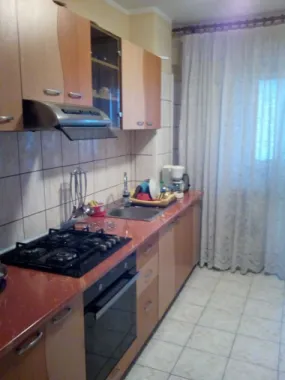BRASADAS închiriază ap 2 cam Et 6/8 zona Unirii