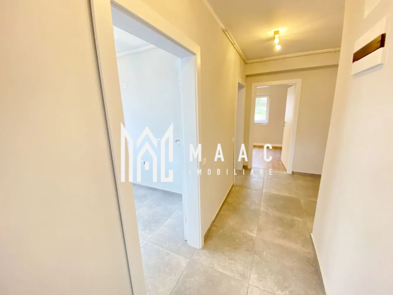 Apartament 4 camere | Balcon | 2 Bai | Parcare