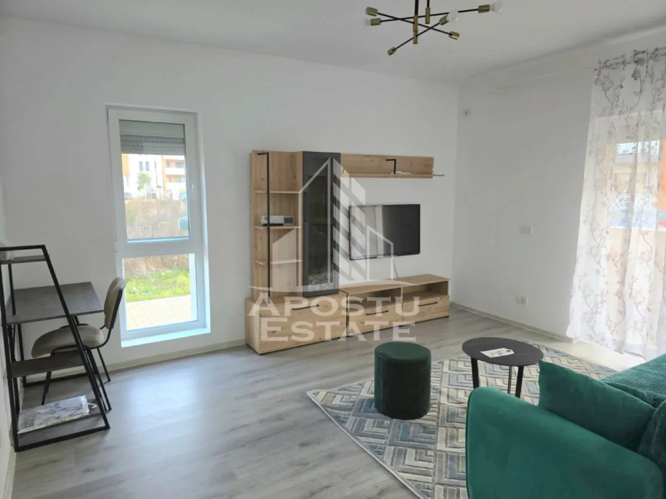 Apartament cu 2 camere,pet friendly,Giroc - Agentia Apostu Estate va ofera spre inchiriere un apartament cu 2 camere, amenajat modern, situat la parterul unui imobil nou din Giroc, intr-o zona foarte buna, in apropiere de Lidl si Future Residence.

Apartamentul dispune de o suprafata utila de 48 mp, la care se adauga un balcon generos de 8 mp. 

Compartimentarea este practica, cu living si bucatarie open space, dormitor, baie(cu cabina de dus)3 si balcon, fiind ideal pentru un stil de viata confortabil.

Locuinta este complet mobilata si utilata modern, fiind dotata cu centrala termica proprie.

Beneficiaza de un loc de parcare inclus in pret.

Se accepta un animal de companie de talie mica. 

La semnarea contractului se solicita doua garantii, cu posibilitatea achitarii acestora in doua transe.

Va asteptam cu drag la o vizionare!