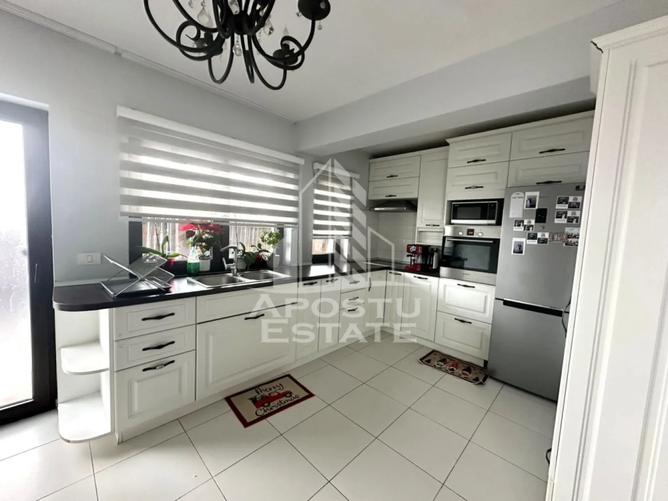 Casa individuala de vanzare cu 5 camere, P+M, zona Braytim, Timisoara - Agentia imobiliara APOSTU ESTATE va propune spre vanzare o casa individuala cu 5 camere, regim de inaltime P+M in judetul Timis, Timisoara, zona Braytim. 
Casa are o suprafata utila 175 mp si teren 226 mp. 
Confortul termic este realizat prin intermediul centralei proprii pe gaz si a aparatului de aer conditionat. 
Se vinde mobilata si utilata.
Agentia imobiliara Apostu Estate va ofera consultanta bancara gratuita prin intermediul colaboratorilor nostri pentru alegerea celui mai potrivit tip de credit, astfel incat tu sa devi noul proprietar al acestui apartament.
Va asteptam cu drag la o vizionare!
ID intern: CP2876193.