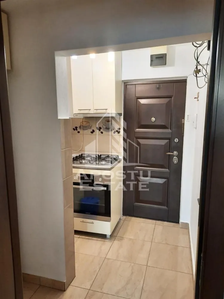Garsoniera renovata, etajul 2, in zona Buziasului - APOSTU ESTATE va propune spre inchiriere o garsoniera mobilata si utilata, situata in zona Buziasului.
Garsoniera este situata la etajul 2 din 4.
Se intinde pe o suprafata de 22 mp.
Compartimentare
- Chicineta
- Dormitor
- Baie
Incalzirea este racordata la compania locala de termoficare.
Disponibilitate de la 1 iulie.
Va asteptam cu drag la o vizionare!
ID intern: 4123.