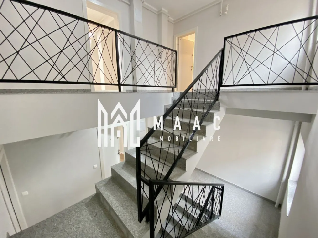 Apartament 4 camere | Balcon | 2 Bai | Parcare
