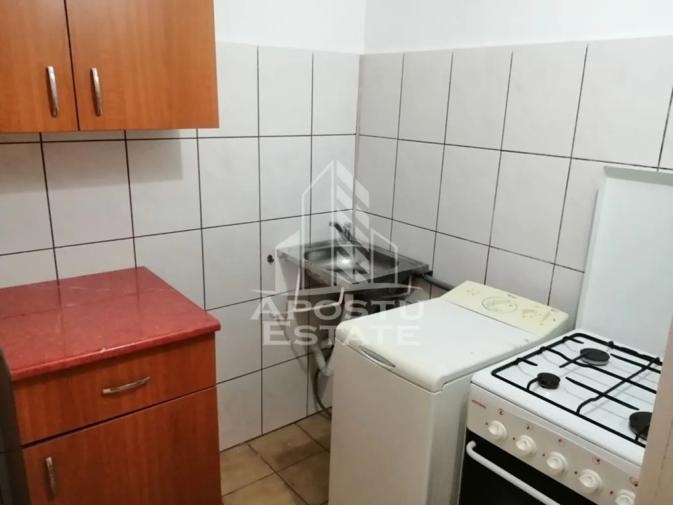 Garsoniera de inchiriat in zona Olimpia Stadion - APOSTU ESTATE va propune spre inchiriere o garsoniera complet mobilata si utilata in zona Olimpia Stadion.
Garsoniera se afla la etajul 1 si are o suprafata utila de 22 mp.
Compartimentare:
- Hol acces
- Dormitor
- Bucatarie
- Baie
- Balcon inchis
Confortul termic este realizat prin intermediul termoficarii si a aparatului de aer conditionat.
Zona linistita cu acces facil la mijloace de transport in comun, magazine si supermarket-uri, institutii de invatamant, institutii farmaceutice, institutii bancare, 10 min pana in centrul orasului Timisoara.
Va asteptam cu drag la o vizionare!
ID intern: CP1921798
