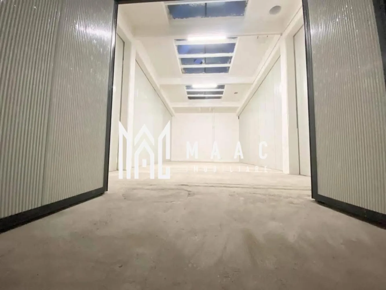 Hală de închiriat I 100 mp I Cisnădie, Sibiu - MAAC Imobiliare va propune o hală productie/expunere disponibila in Cisnadie pentru inchiriat. 
Spatiul este compartimentat in patru, fiecare spatiu are suprafata de 100 metri patrati. 
Spatiul este fii in totalitate sau partial inchiriat.
Recent modernizat, hala este disponibilă pentru vizionare permanent.
Pentru mai multe detalii precizati telefonic ca ati vazut anuntul cu ID CP2907954