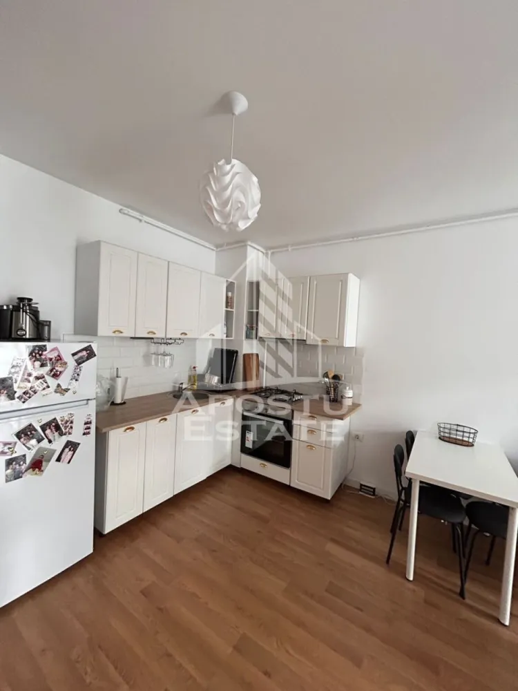 Apartament cu 2 camere open space Torontalului,Timisoara - Agentia imobiliara APOSTU ESTATE are placearea de a va oferi spre vanzare un apartament cu 2 camere in zona Torontalului.

Detalii tehnice:
-Protectie fonica si termica cu geam termopan tricameral;
-Usi de apartament blindate cu multiple puncte de închidere;
-Peretii exteriori din caramida Porotherm de 25 cm;
-Doua lifturi de ultima generatie;
-Centrala proprie SMART in condensare de 24 kw Bosch;
-Incalzire in pardoseala;
-Aer conditionat SMART Romstal cu o capacitate de racire de 12.000 BTU;
-Incinta securizata (supraveghere video bariera interfon);
-Izolatie exterioara;

Vecinatati:
- Iulius Mall
- NextFit
- Decathlon
- Hornbach
- Supermarket Auchan
- Supermarket Lidl
- Spitalul Premiere

Oferim consultanta si solutii financiare prin colaboratorii nostri.
Va invitam cu drag la o vizionare!
