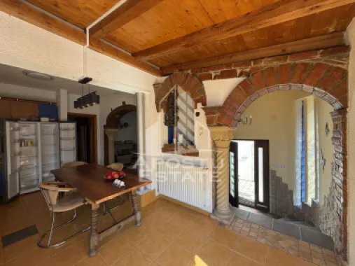 Casa individuala de vanzare cu proiect de extindere, zona Lunei