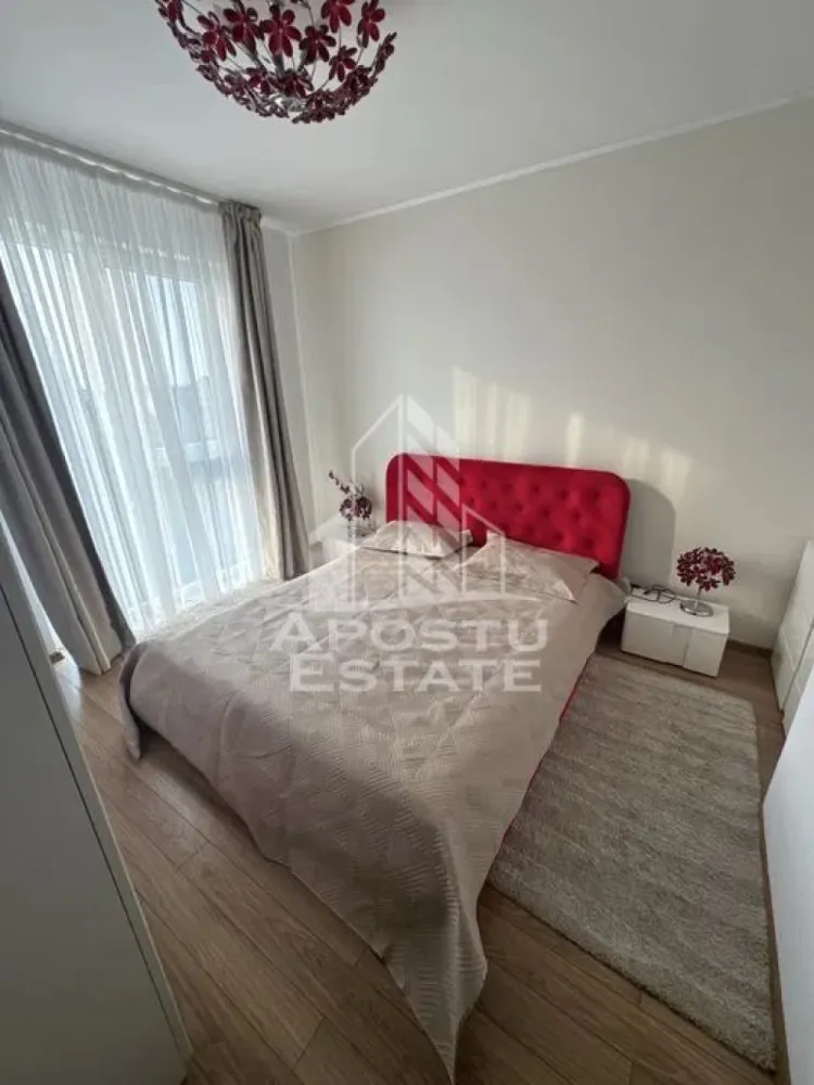 Apartament 2 camere, de inchiriat,Torontalului - Agentia imobiliara APOSTU ESTATE va propune spre inchiriere un apartament cu 2 camere, spatios si luminos, situat in zona Torontalului,o zona linistita si bine pozitionata. potrivit pentru cupluri,familii, sau persoane care isi doresc o locuinta unde sa se simta confortabil.

Suprafata utila: 55 mp
Compartimentare eficienta:
-Hol de acces generos
-Bucatarie complet mobilata si utilata, cu loc de luat masa
-Living luminos si spatios
-Dormitor mobilat si utilat
-Baie prevazuta cu cada

Confort si facilitati:
-Incalzirea apartamentului: centrala proprie
-Apartamentul este complet mobilat si utilat
-Se accepta animale de companie de catre proprietar
-Loc de parcare este extra

Localizare:
-Timis,Torontalului – acces facil spre magazine, supermarketul , scoli, parcuri si mijloace de transport in comun.

Ideal pentru:
-Cupluri
-Persoane singure

Pret chirie lunara: 420Euro
Programeaza o vizionare pentru a-ti putea imagina viitorul aici!
ID intern: CP3198985 !
