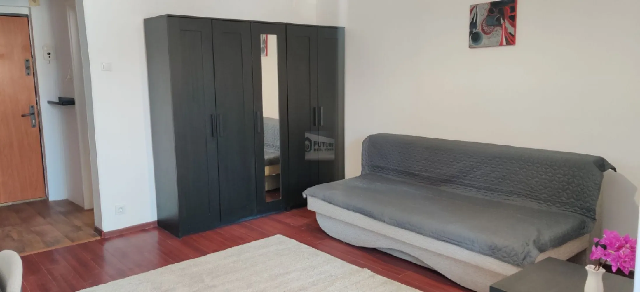 Garsonieră modernă, renovată – Zona Dristor / Park Lake - Cauți un loc unde „acasă” înseamnă confort și accesibilitate? Această garsonieră din zona Dristor este soluția perfectă! De ce să o alegi? ✅ Locație de top: Ești la 5 minute de mers pe jos de Park Lake Mall și de relaxarea din Parcul IOR. ✅ Conexiuni rapide: Metroul Dristor este la doar 300 m distanță. ✅ Totul nou: Recent renovată, spațiul este impecabil de curat și complet echipat. ✅ Etaj intermediar: Situată la etajul 1, ideal pentru acces facil. În apropiere găsești tot ce ai nevoie: Piața Râmnicu Sărat pentru cumpărături proaspete, magazine și zone verzi. 💰 Preț: 345 € 📞 Sună acum pentru a programa o vizionare! #imobiliarebucuresti #chirie #dristor #parklake #parculior #garsoniera #inchirierebucuresti #bucurestisector3 #apartamentdeinchiriat #metrou #acasa #chiriidristor #realestateromania
