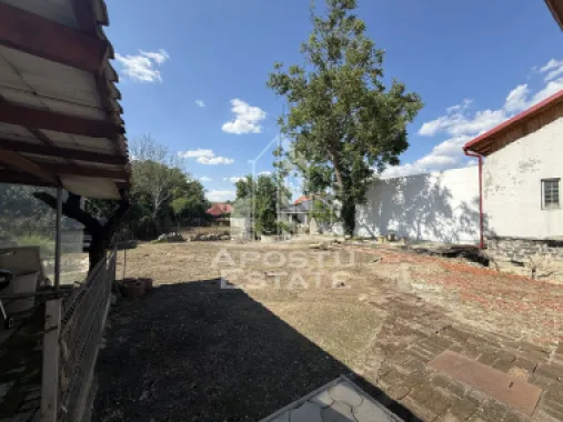Casa individuala de vanzare cu proiect de extindere, zona Lunei