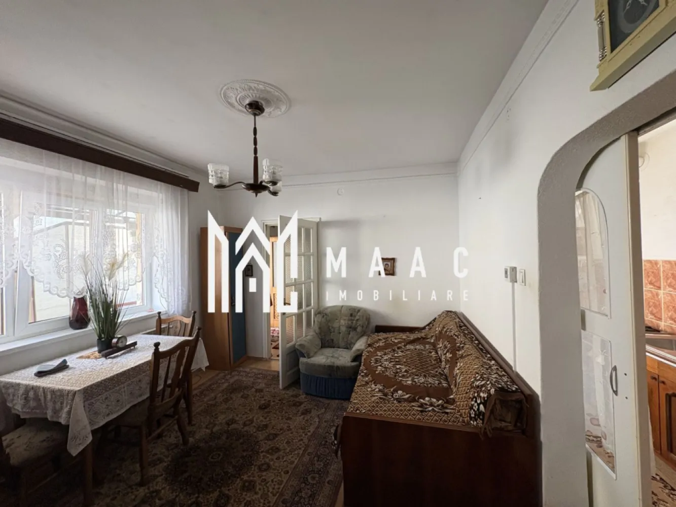 Casă 3 camere de vânzare | Lupeni, Sibiu | garaj, pivniță - Casă individuală de vânzare în Sibiu, zona Lupeni, cu 3 camere, 85 mp utili și teren de 275 mp, potrivită pentru cei care caută curte proprie și spații anexe utile.

Detalii proprietate:
• Casă individuală cu suprafață utilă de 85 mp și teren de 275 mp
• 3 camere, 1 baie și 1 bucătărie
• Interiorul necesită renovare
• An construcție 1970
• Structură din cărămidă și acoperiș din țiglă
• 2 locuri de parcare
• Garaj de 35 mp și pivniță de 30 mp
• Compartimentare existentă cu trei camere, hol, baie cu geam și bucătărie

Proprietatea este situată în zona Lupeni din Sibiu. Curtea proprie, garajul și pivnița adaugă spațiu util pentru organizarea locuirii, depozitare și parcare în cadrul aceleiași proprietăți.

Contactați-ne pentru o vizionare și pentru mai multe detalii. Cod anunț CP3197030.

Conținut optimizat cu AI, aprobat de agent uman.