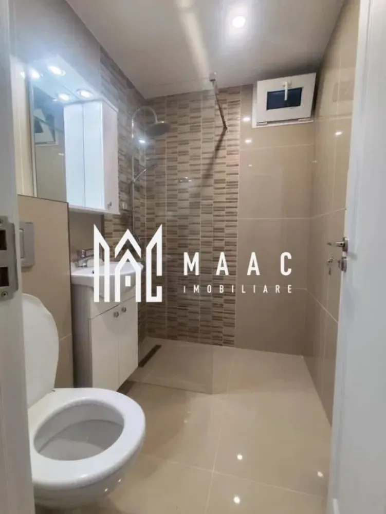 Apartament 2 camere decomandat | Hipodrom 3, Sibiu | balcon 8 mp, pivniță - Apartament cu 2 camere decomandat de închiriat în Sibiu, zona Hipodrom 3, cu 50 mp utili, balcon închis de 8 mp și pivniță de 16 mp, potrivit pentru locuire confortabilă.

Detalii proprietate:
• Suprafață utilă: 50 mp, suprafață construită: 55 mp
• Compartimentare: living, dormitor, bucătărie separată, baie, hol
• Etaj 10 din 10, imobil finalizat în 1970
• Stare interioară bună, baie renovată integral
• Balcon închis de 8 mp și pivniță de 16 mp
• Orientare Sud-Est
• Imobil cu lift modern

Localizarea pe Bulevardul Mihai Viteazul oferă acces rapid către centre comerciale, supermarketuri, farmacii, școli, restaurante, mijloace de transport în comun și principalele artere ale orașului.

Cod anunț CP3197904. Contactați echipa MAAC Imobiliare pentru detalii suplimentare și pentru programarea unei vizionări.