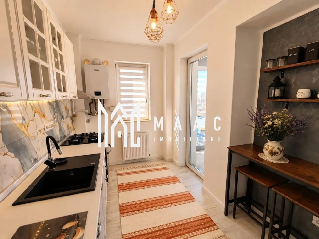 Apartament de vânzare 2 camere | Șelimbăr, Sibiu | 64 mp - Apartament de vânzare cu 2 camere în Șelimbăr, aproape de Sibiu, cu 64 mp utili, compartimentare decomandată și vedere panoramică, potrivit pentru locuire confortabilă într-un imobil construit în 2010.

Detalii proprietate:
• 64 mp utili, apartament decomandat, ultrafinisat
• Compartimentare cu 1 dormitor, 1 living, bucătărie închisă și 1 baie
• Baie cu cabină și geam pentru ventilare naturală
• Etaj 8 din 11, cu lift modern
• 1 balcon și 1 loc de parcare inclus
• Orientare Sud-Est
• Centrală termică Vaillant
• Geamuri termopan Tripan Salamander cu protecție UV
• Izolație termică cu vată minerală bazaltică de 15 cm

Poziționarea în Șelimbăr oferă acces facil către punctele de interes, iar amplasarea la etaj înalt completează apartamentul cu o priveliște panoramică deosebită. Configurația cu bucătărie închisă și finisajele existente îl fac ușor de folosit din prima zi.

Cod anunț CP3198244. Contactați-ne pentru o vizionare și pentru detalii suplimentare.