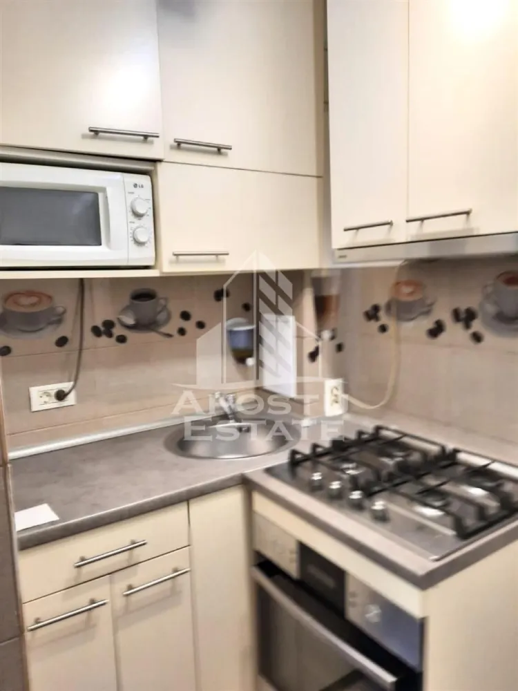 Garsoniera renovata, etajul 2, in zona Buziasului - APOSTU ESTATE va propune spre inchiriere o garsoniera mobilata si utilata, situata in zona Buziasului.
Garsoniera este situata la etajul 2 din 4.
Se intinde pe o suprafata de 22 mp.
Compartimentare
- Chicineta
- Dormitor
- Baie
Incalzirea este racordata la compania locala de termoficare.
Disponibilitate de la 1 iulie.
Va asteptam cu drag la o vizionare!
ID intern: 4123.