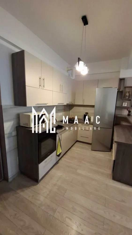 Apartament 2 camere | Doamna Stanca | Etajul 1 | Loc de parcare - MAAC Imobiliare vă propune spre inchiriere un apartament cu 2 camere, amplasat la etajul 1 din 3 al unui imobil aflat în zona Doamna Stanca.

Acesta este mobilat si utilat, compus din: living cu bucatarie open space de unde se face accesul pe balcon, dormitor matrimonial și baie dotata cu cabina de duș. Se închiriază așa cum apare în poze.
 
Suprafata utila este de 46 mp. 

Apartamentul beneficiază de un garaj cu loc de parcare privat, aflat la demisolul blocului.

Imobilul are acces facil la mijloace de transport în comun, centre comerciale și magazine alimentare.

Se percepe o garantie în cuantumul unei luni de chirie.

Pentru mai multe detalii, vă rugăm să specificați anunțul cu CP2931180.