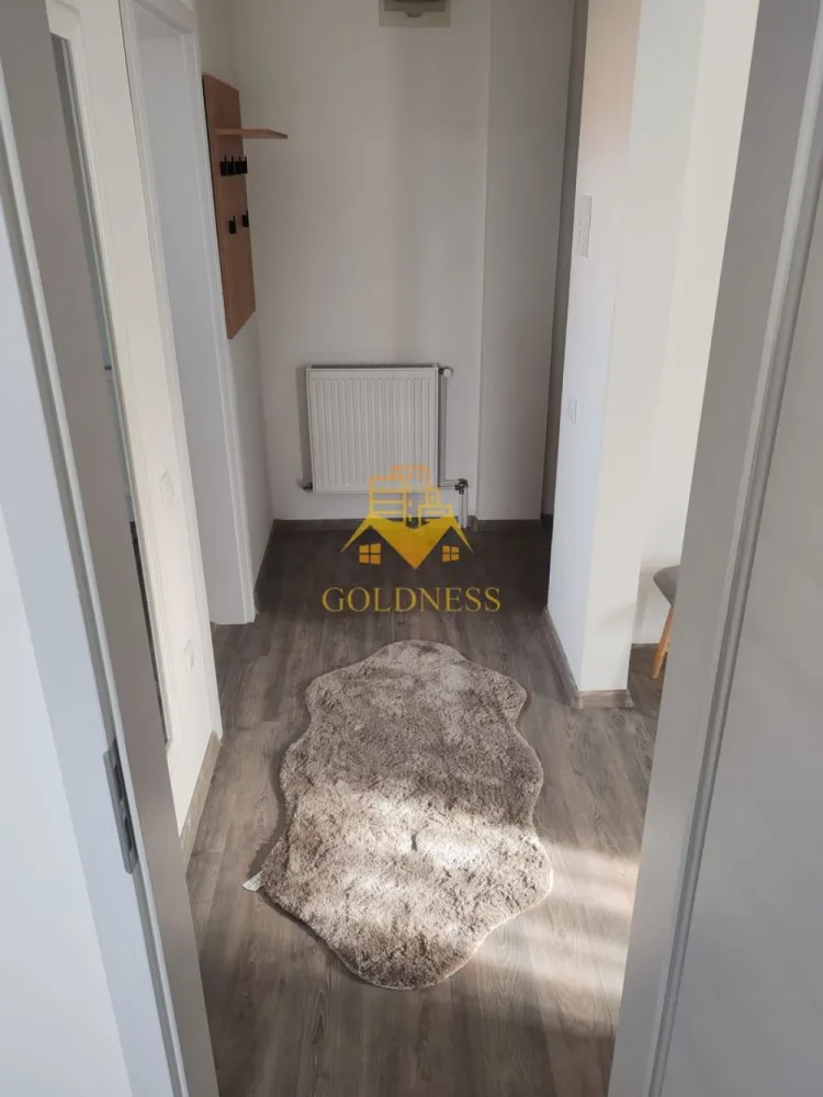 1 camere, balcon, Zorilor, Zona UMF, UTC, USAMV Hasdeu - GOLDNESS Imobiliare vă propune spre închiriere un apartament cu o camera complet mobilat și utilat, la Parter într-un imobil de 2 etaje, în Cartierul Zorilor.
Posibilitatea de a parca la liber!
Se află în apropierea stațiilor de transport în comun, magazine, restaurante, spații verzi, farmacii, etc. 
 
Apartamentul este compartimentat astfel:
 - dormitor cu pat matrimonial, dressing, noptiere, birou
 - bucatarie complet utilată și mobilată, loc de servit masa 
 - baie cu cabina de dus, calorifer port prosop și dulap pentru depozitare.

Imobilul este dotat cu toate cele necesare- centrală proprie, frigider, aragaz, hotă, mașină de spălat haine, etc. 

Dacă sunteți interesați de acest apartament și doriți să îl vizionați, dar și pentru alte oferte nu ezitați să ne contactați telefonic sau prin e-mail. Vă stăm la dispoziție!
Pentru intermediere se percepe un comision de 50% din prețul chiriei!