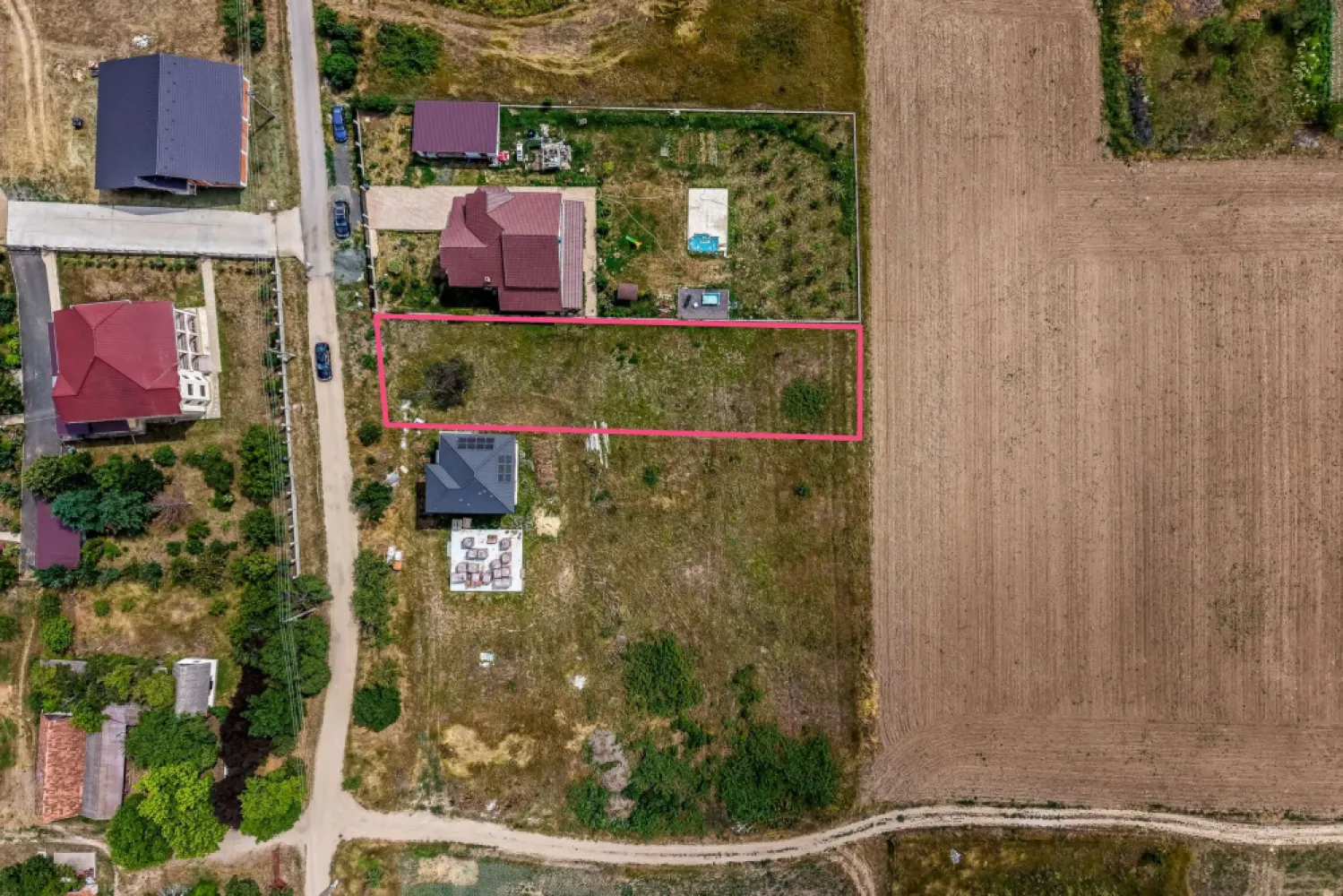 🏡 Cauți locul perfect pentru viitoarea ta casă? - Avem de vânzare un teren intravilan în Fântânele, cu o suprafață de 961 mp, situat într-o zonă extrem de liniștită. Este proprietatea ideală pentru o familie care vrea să scape de aglomerația orașului, dar și o oportunitate excelentă de investiție!

📌 Detalii importante:

Suprafață generoasă: 961 mp

Utilități în apropiere: curent, apă, gaz

Zonă curată și liniștită

💰 Preț: 45.000 €

📲 Pentru detalii și vizionări, contactează-mă cu încredere:

Flavius Novanc – 0770 310 381.