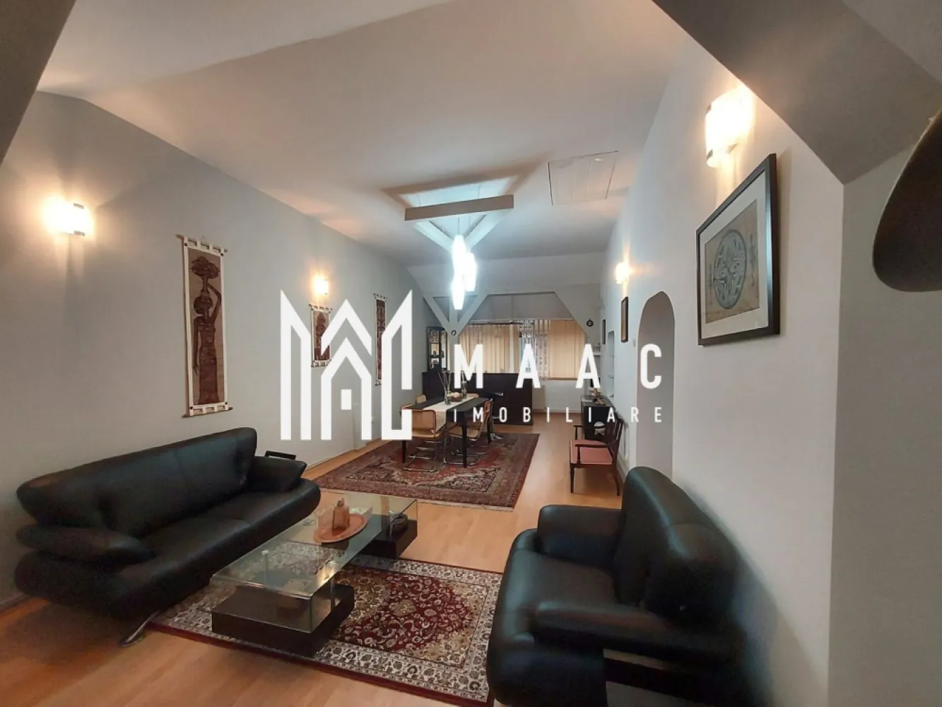 Apartament 5 Camere | 2 Nivele | Hipodrom 3 - MAAC Imobiliare va ofera spre vanzare un apartament spațios și versatil, situat la etajul 4 al unui imobil bine întreținut, izolat termic cu BCA, care oferă tot ce aveți nevoie pentru un trai modern și confortabil.

Caracteristici principale:
Suprafață utilă: 150 mp, distribuită pe 2 nivele, oferind un design practic și funcțional.
Compartimentare:
5 camere generoase, luminoase și bine compartimentate
2 băi complet echipate pentru confortul familiei
Balcon cu acces facil, ideal pentru relaxare sau pentru a savura cafeaua dimineața.
Anexe:
Pivniță spațioasă de 10 mp, perfectă pentru depozitarea articolelor suplimentare.
Dotări și avantaje:
Mobilat și utilat complet: Apartamentul este pregătit să vă întâmpine fără investiții suplimentare ( cu exceptia a cateva corpuri de mobilier ).
Confort termic: Imobilul este izolat termic cu BCA, oferind eficiență energetică și un ambient plăcut pe tot parcursul anului.
Beneficii suplimentare:
Compartimentare pe două nivele: Crează un spațiu aerisit și intim, potrivit pentru familii numeroase sau pentru cei care doresc un stil de viață confortabil.
Locație excelentă: Situat într-o zonă accesibilă, cu toate facilitățile urbane la îndemână.
Acest apartament este o alegere ideală pentru familiile care caută un spațiu generos, confortabil și modern sau pentru cei care doresc să investească într-o proprietate spațioasă și versatilă.

Contactați-ne astăzi pentru mai multe informații sau pentru a programa o vizionare specificand ID:CP2262495
 Aceasta poate fi locuința pe care ați visat-o!