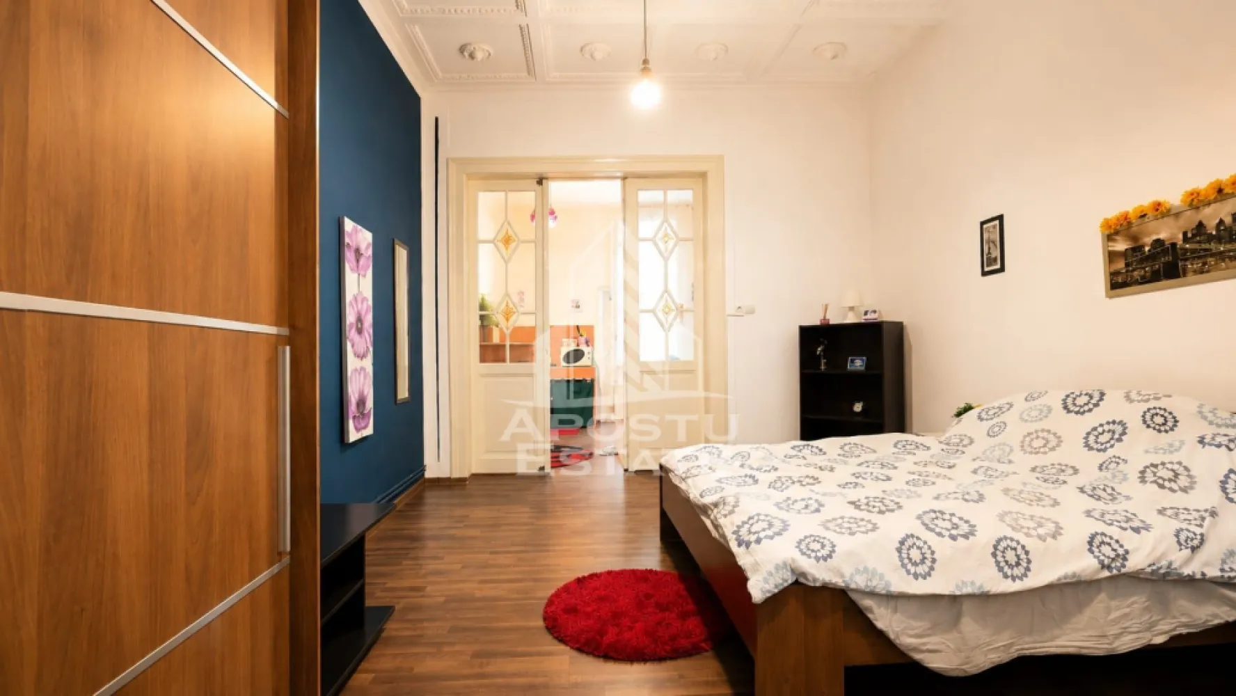 Apartament 1 camera Palatul Victoria Ultracentral Comision ZERO % - Comision 0% pentru cumparator!

Va propunem spre vanzare un apartament cu 1 camera, situat in Palatul Victoria, pe Bulevardul Republicii, una dintre cele mai apreciate zone ultracentrale din Timisoara.

Apartamentul are 40 mp utili, este amplasat la etajul 1, intr-un imobil prevazut cu lift, si se vinde complet mobilat si utilat, exact ca in fotografii.

Dotari si beneficii:

40 mp utili
Etaj 1
Lift
Centrala proprie
Se vinde complet mobilat si utilat
Interfon
Curte interioara cu acces auto si posibilitate de parcare in limita locurilor disponibile
Ideal pentru locuire, investitie sau Airbnb
Liber de sarcini
Disponibil imediat
Se accepta achizitie prin credit prin biroul nostru de creditare 

Apartamentul a fost exploatat cu succes in regim Airbnb si reprezinta o alegere excelenta atat pentru investitie, cat si pentru locuinta proprie sau pentru un student care isi doreste sa locuiasca in centrul orasului.

Imobilul se afla in zona protejata a centrului istoric, insa apartamentul nu este supus dreptului de preemptiune, ceea ce permite desfasurarea tranzactiei fara aceasta procedura.

Certificat energetic: Clasa C.

Pentru detalii suplimentare sau programarea unei vizionari, va stam cu drag la dispozitie.

Oferta ID CP3198826