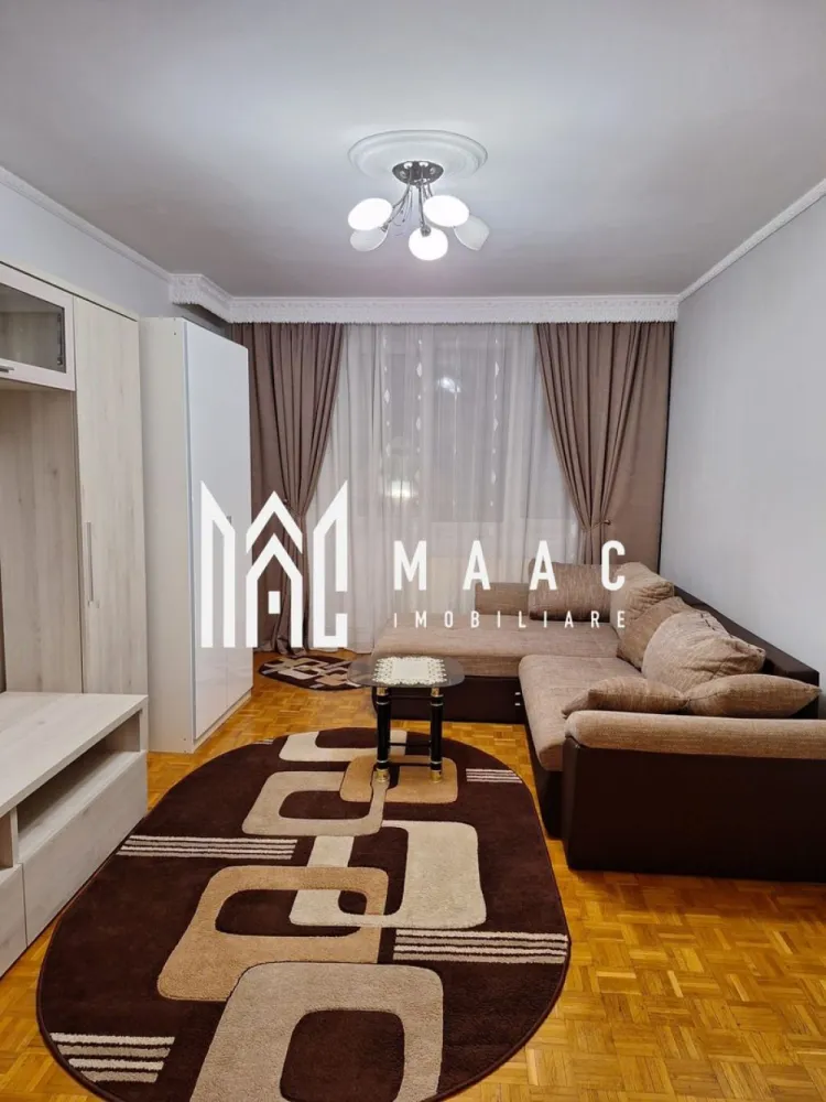 Apartament 2 camere | Etajul 3 | 62mp | Ștrand - MAAC Imobiliare vă propune spre închiriere un apartament cu 2 camere, situat la etajul 3 al unui bloc amplasat în zona Ștrand.

Locuința este complet mobilată și utilată, disponibilă imediat și cuprinde: living luminos, dormitor, balcon închis și baie cu geam.
Încălzirea se realizează prin centrală termică proprie, cu calorifere, asigurând confort termic.
Amplasarea apartamentului permite acces rapid către centre comerciale, instituții bancare, unități de învățământ, farmacii și alte puncte de interes.

Închirierea se face pe termen de minim 1 an.

Nu se acceptă:
-animale de companie
-fumători
-mai mult de 2 persoane
Se percepe o garanție în cuantumul unei chirii lunare.

Pentru mai multe detalii, precizați telefonic că ați văzut anunțul cu ID: CP2891339