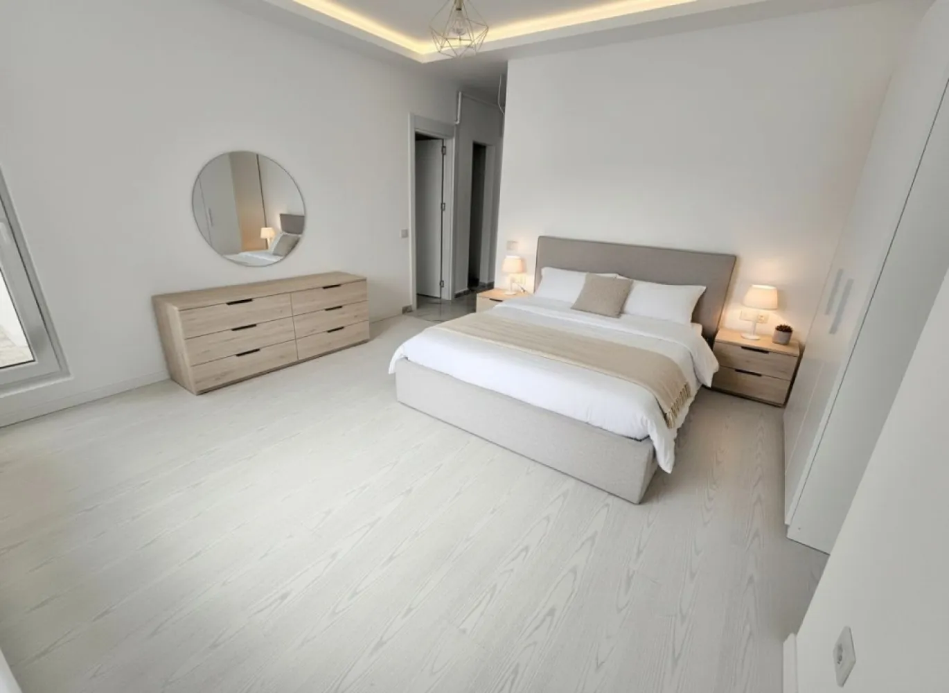 Gars Militari Residence - Tineretului - iulie 2027 - TVA INCLUS !! Vă prezentăm o garsonieră deosebită, situată în cartierul Militari Residence, într-un bloc modern cu regim de înălțime P+6, poziționat strategic pentru a vă oferi confort și accesibilitate. Detalii proprietate: - Tip: Garsonieră - Termen de finalizare: iulie 2027 - Locație: Militari Residence strada Tineretului Avantaje: - Bloc nou, construit cu materiale de calitate, garantând un standard ridicat de confort. - Poziție excelentă, în imediata apropiere a mijloacelor de transport în comun, pentru o deplasare facilă către orice zonă a orașului. - Acces rapid la instituții educaționale (școli publice), centre comerciale, supermarketuri și mall-uri. - Zonă liniștită, ideală pentru locuit sau investiție. Acum este momentul să achiziționați locuința visurilor dumneavoastră! Contactați-ne pentru mai multe detalii și programarea unei vizionări.