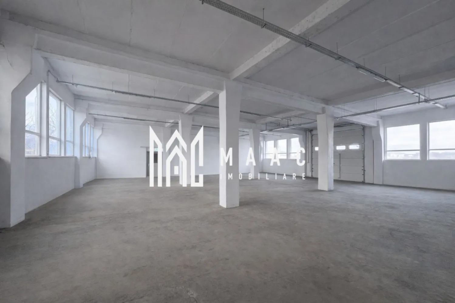 Hală industrială de vânzare I 1100 mp I Cisnadie - MAAC Imobiliare va propune spre vanzare o hala cu structura din beton si ziduri de caramida.
Oportunitate excelentă pentru producție, logistică sau depozitare!
Hală industrială modernă situată în Cisnădie, Sibiu, cu o suprafață totală utilă de 1100 mp; centrala proprie pe gaz,instalatia electrica si sanitara au fost schimbate recent,compartimentată eficient:
 • 650 mp la parter – ideal pentru producție, depozit, logistică
 • 450 mp la etaj – birouri, spații administrative sau producție ușoară

Imobilul beneficiază de toate utilitățile (apă, canalizare, curent, gaz) și este dotat cu:
 • Putere electrică instalată: 70 kW
 • Posibilitate de upgrade până la 500 kW – ideal pentru activități industriale intensive
 • Acces facil pentru autoutilitare și transport marfă (lift in dotare)
 • Spațiu adaptabil pentru multiple tipuri de activități economice

Localizare excelentă: Cisnădie – proximitate Sibiu, acces rapid la infrastructură rutieră și zone industriale.

Potrivit pentru:
 • producție industrială
 • depozitare
 • logistică
 • service-uri
 • activități comerciale
 • centre de distribuție
 • ateliere tehnologice

Se vinde de pe firma.

Pentru mai multe detalii precizati ca ati vazut anuntul cu ID CP2934961