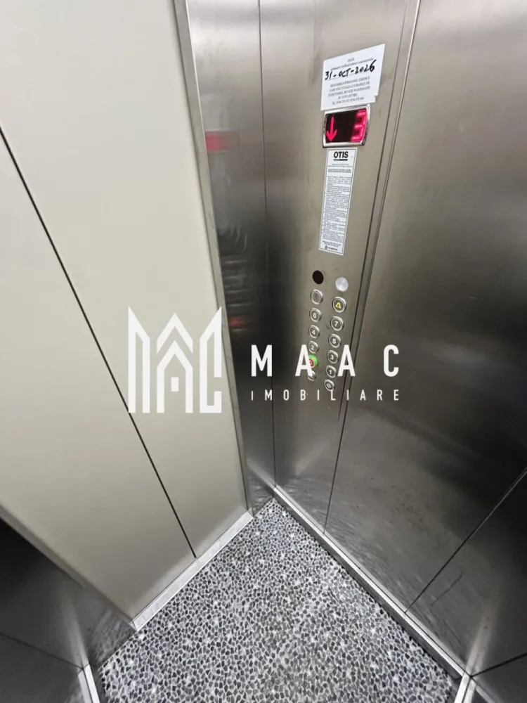 Apartament 2 camere | Decomandat | Lift | Intermediar | Mihai Viteazul - MAAC Imobiliare vă propune spre vânzare un apartament decomandat cu 2 camere, situat pe Bulevardul Mihai Viteazul, într-una dintre cele mai bune zone din Sibiu, aproape de Biserica Înălțarea Domnului și Sfântul Ierarh Nicolae, universități, centre comerciale, magazine, cafenele, terase, farmacii și stații de autobuz, toate accesibile fără a depinde de mașină.

Apartamentul are o suprafață utilă de 48 mp și beneficiază de un balcon închis cu termopan de aproximativ 4 mp, cu acces din living. Este amplasat la etajul 4 din 8, într-un bloc cu lift modernizat, izolat termic și foarte bine întreținut.

Locuința dispune de centrală termică nouă și geamuri termopan. A fost renovată ultima dată acum 10 ani și necesită modernizare în funcție de preferințe, oferind posibilitatea de amenajare personalizată. Pe hol există o debara practică pentru depozitare suplimentară.

Avantajele proprietății:
-etaj intermediar într-un bloc cu 8 niveluri
-balcon închis
-bloc izolat termic
-centrală termică nouă
-vedere pe partea din spate a blocului, ferit de trafic și agitație
-acces rapid la toate facilitățile orașului
-posibilitate de amenajare modernă după bunul plac

Zona Bulevardul Mihai Viteazul este recunoscută pentru accesibilitate și infrastructură completă, fiind potrivită atât pentru locuință proprie, cât și pentru investiție imobiliară în Sibiu.

Pentru mai multe detalii vă rugăm să menționați la telefon numărul CP2850886.