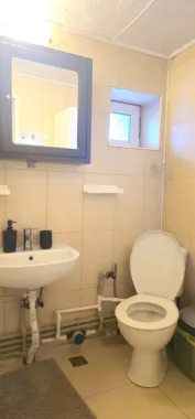 Apartament cu 2 camere la casa, 70 mp - zona centrala