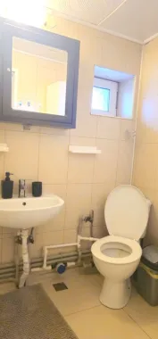 Apartament cu 2 camere la casa, 70 mp - zona centrala