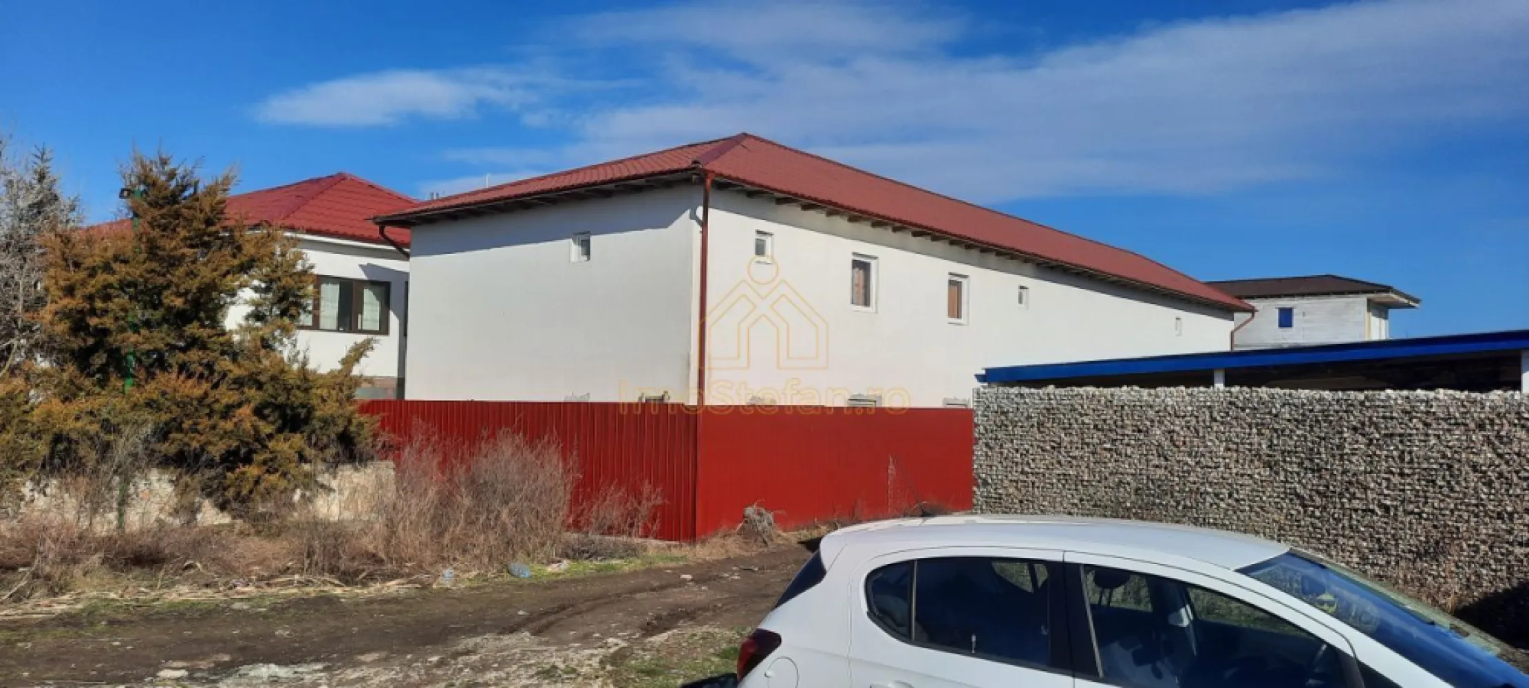 Teren Intravilan Vama Veche | 7.495 mp | Oportunitate Investiție - Într-o perioadă în care turismul premium de pe litoral este în plină expansiune, această proprietate reprezintă o alegere strategică pentru dezvoltatorii imobiliari sau antreprenorii vizionari.

 LOCALIZARE EXCELENTĂ:

Situat la doar 15 minute de plaja Elektra.

Zonă în plină dezvoltare, cu imobile deja construite în proximitate (aprox. 800m).

 DETALII TEHNICE ȘI URBANISTICE:

Suprafață totală: 7.495 mp

Front stradal: 17.28 m (deschidere la drum de servitute).

Clasificare: Intravilan.

Flexibilitate: Terenul este parcelabil. Se poate vinde și în loturi mai mici, în funcție de necesitățile și amploarea proiectului dorit.

Utilități: Situate la o distanță de doar 150 m de teren.

Acces: Acces auto asigurat.

 POTENȚIAL DE DEZVOLTARE (IDEAL PENTRU):

Complex hotelier sau Pensiune.

Sat de vacanță / Case rezidențiale.

Proiect de blocuri cu regim mic de înălțime (design mediteranean).

Glamping exclusivist.

Acesta este momentul ideal pentru a securiza un activ valoros pe litoralul românesc, într-o zonă unde terenurile de mari dimensiuni devin din ce în ce mai rare.

Pentru mai multe detalii, planuri cadastrale sau pentru a programa o vizionare, vă stau la dispoziție! Sunați-mă acum pentru a discuta despre următoarea dumneavoastră afacere de succes!