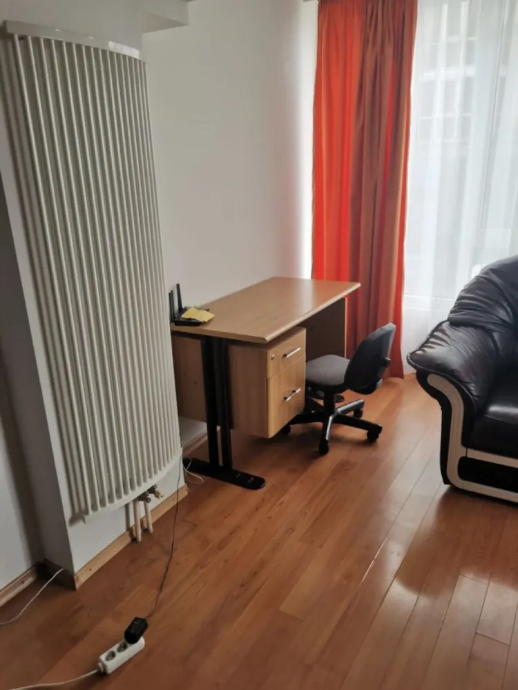 Apartament 1 camera, 53 mp, Faleza Dunarii – mobilat si utilat complet - Ofer spre inchiriere apartament cu 1 camera, spatios, cu suprafata de 53 mp, situat langa faleza Dunarii, intr-o zona foarte apreciata pentru liniste si acces rapid la puncte de interes. Apartamentul se afla la etajul 1 al unui bloc modern construit in 2009 si este complet mobilat si utilat, pregatit pentru mutare imediata. Compartimentarea este eficienta, oferind confort si functionalitate, fiind ideal pentru o persoana sau un cuplu. Pret chirie: 425 euro/luna Garantie: 425 euro Se adauga comisionul agentiei. Pentru detalii si vizionari: Ene Liliana – 0746252252 MAG Invest