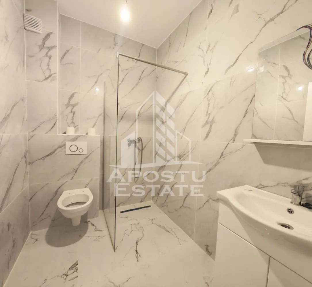 Apartament nou de vanzare, 2 camere, etaj intermediar, Calea Urseni - Apostu Estate va ofera spre vanzare un apartament nou, cu 2 camere, decomandat, cu bucatarie inchisa, situat la etajul 1, etaj intermediar al unui imobil intabulat in anul 2025, in Timis, Giroc, zona Calea Urseni. Aproximativ 1 km distanta fata de Zone Cafe 2 si Mega Image Calea Urseni Timisoara. Acces facil la centura ocolitoare a orasului. Doar 300 m fata de prima statie a mijloacelor de transport in comun.

Imobil realizat din caramida Porotherm de 30 cm pe exterior, 25 cm zidurile pe interior si 11.5 zidurile de compartimentare la bai.
Izolatie de 10 cm EPS 80.
Acoperis din tigla.

Loc de parcare propriu inscris in cartea funciara.
Patru apartamente pe etaj. 
Regim de inaltime: P + 2 + M. 
Acoperis din tigla. 
Tamplarie PVC, geamuri tripan.

Confortul termic se realizeaza cu ajutorul centralei proprii pe gaz, incalzire in pardoseala.

Modele disponibile:
Parter - 84.900€
Etaj 2 - 87.000€
Etaj 3 - 86.000€

Apartamentul dispune de 53 mpu, plus un balcon de aproximativ 5 - 6 mp. 
Compartimentat astfel:
- hol de acces generos
- bucatarie inchisa, 8 mp
- living, 18.5 mp
- dormitor, 14 mp
- baie cu dus, rigola si toaleta suspendata cu rezervor incorporat, 5 mp
- balcon deschis 

Agentia imobiliara Apostu Estate va ofera consultanta bancara gratuita prin intermediul colaboratorilor nostri pentru alegerea celui mai potrivit tip de credit, astfel incat tu sa devi noul proprietar al acestui apartament.

Va asteptam cu drag la o vizionare!