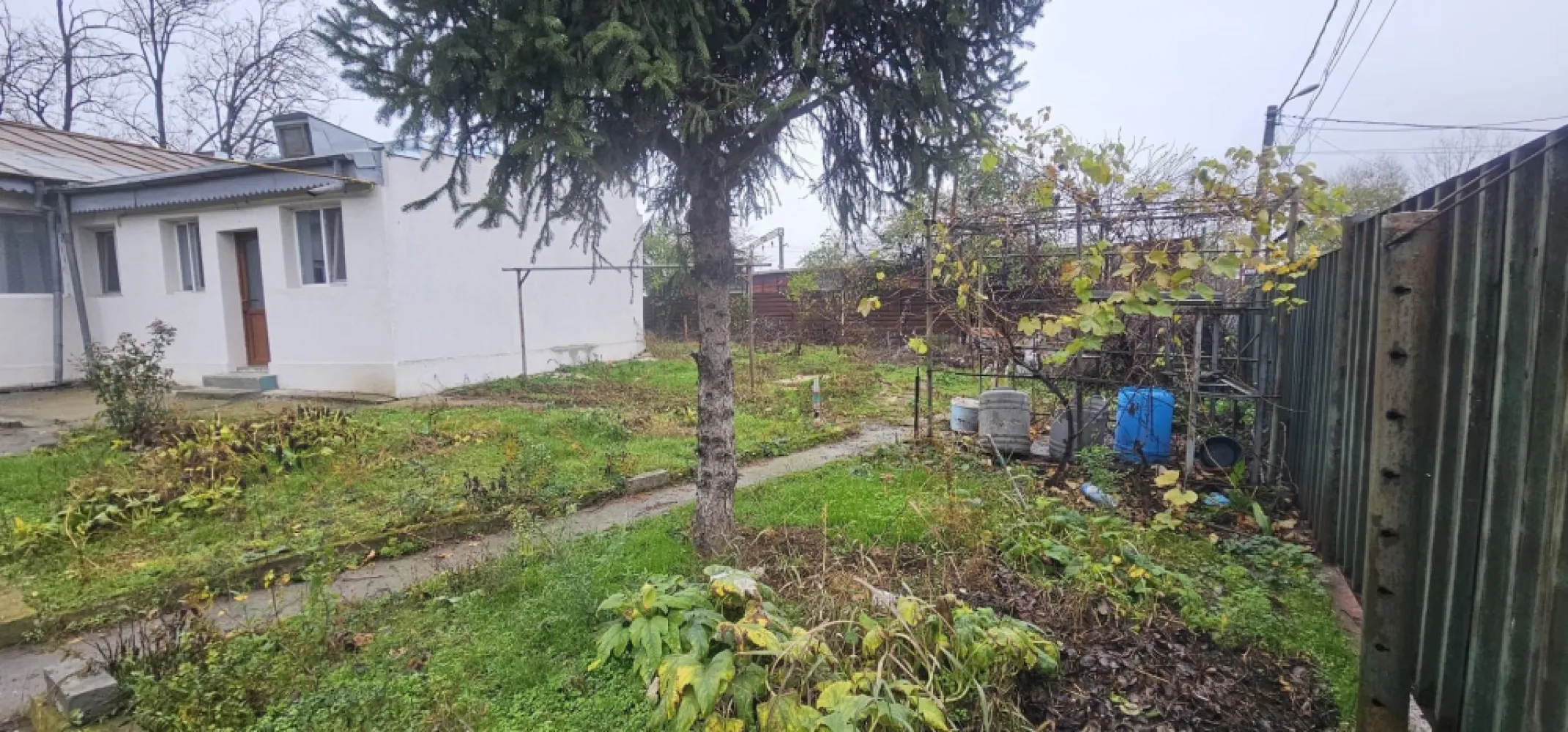 Casa din caramida – Zona Centrala, Parc CFR – Pret 170.000 EUR - Mag Invest va propune spre vânzare o proprietate cu potențial excelent, situata in zona centrala, foarte aproape de Parcul CFR. Casa este construita din caramida, dispune de o suprafata utila de 147 mp si se afla pe un teren generos de 553 mp.

Imobilul necesita renovare, oferind avantajul de a putea fi reconfigurat si compartimentat dupa preferintele noului proprietar. Structura solida permite multiple variante de amenajare, fiind potrivita atat pentru locuinta, cat si pentru activitati comerciale sau birouri.

Proprietatea dispune de toate utilitatile: apa, curent, canalizare.

Pret: 170.000 EUR – negociabil

Pentru mai multe informatii si programari vizionari:
Ene Marian – 0740 949 871
Mag Invest