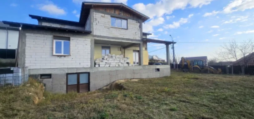 Casa la rosu Bariera Traian, teren 896 mp, COMISION 0%