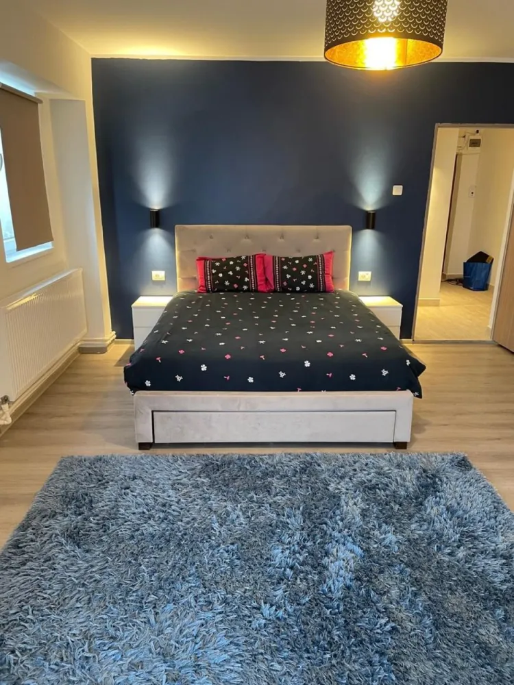 Apartament cu o camera – Faleza Dunarii, langa Union Jack - Locuieste pe Faleza Dunarii, una dintre cele mai apreciate zone din Galati

MAG Invest va prezinta in exclusivitate un apartament cu o camera, situat pe Faleza Dunarii, in imediata apropiere a restaurantului Union Jack, o locatie cautata atat pentru locuit, cat si pentru investitie.

Apartamentul are o suprafata utila de 44 mp si este amplasat la etajul 7 din 8, beneficiind de lumina naturala din abundenta si de acces rapid la promenada Falezei.
Locuinta a fost renovata recent, dispune de finisaje moderne si se vinde complet mobilata si utilata, fiind pregatita pentru mutare imediata.

Caracteristici principale:
suprafata utila 44 mp;
etaj 7 din 8;
renovat recent;
mobilat si utilat complet;
bloc cu acces facil catre Faleza Dunarii;
ideal pentru locuinta proprie sau investitie.

Pozitionarea excelenta ofera acces rapid catre restaurante, cafenele, spatii verzi, mijloace de transport si zone de agrement, transformand aceasta proprietate intr-o alegere inspirata pentru cei care apreciaza confortul si avantajele unei locatii premium.

Pret de vanzare: 74.000 Euro.
Se accepta achizitie prin credit ipotecar.
Pentru detalii si programarea unei vizionari:
Ene Liliana
0746.252.252
MAG Invest

Oferta disponibila exclusiv prin MAG Invest.