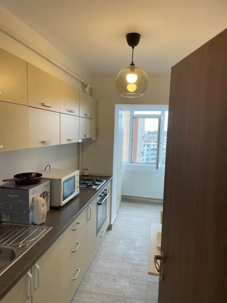 Apartament cu o camera – Faleza Dunarii, langa Union Jack - Locuieste pe Faleza Dunarii, una dintre cele mai apreciate zone din Galati

MAG Invest va prezinta in exclusivitate un apartament cu o camera, situat pe Faleza Dunarii, in imediata apropiere a restaurantului Union Jack, o locatie cautata atat pentru locuit, cat si pentru investitie.

Apartamentul are o suprafata utila de 44 mp si este amplasat la etajul 7 din 8, beneficiind de lumina naturala din abundenta si de acces rapid la promenada Falezei.
Locuinta a fost renovata recent, dispune de finisaje moderne si se vinde complet mobilata si utilata, fiind pregatita pentru mutare imediata.

Caracteristici principale:
suprafata utila 44 mp;
etaj 7 din 8;
renovat recent;
mobilat si utilat complet;
bloc cu acces facil catre Faleza Dunarii;
ideal pentru locuinta proprie sau investitie.

Pozitionarea excelenta ofera acces rapid catre restaurante, cafenele, spatii verzi, mijloace de transport si zone de agrement, transformand aceasta proprietate intr-o alegere inspirata pentru cei care apreciaza confortul si avantajele unei locatii premium.

Pret de vanzare: 74.000 Euro.
Se accepta achizitie prin credit ipotecar.
Pentru detalii si programarea unei vizionari:
Ene Liliana
0746.252.252
MAG Invest

Oferta disponibila exclusiv prin MAG Invest.