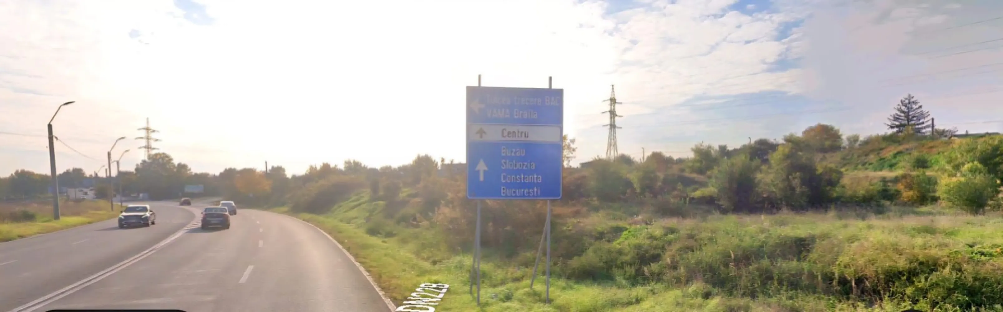 Teren intravilan 14.168 mp – pozitie excelenta la intrarea in Braila - Se ofera spre vanzare un teren intravilan cu suprafata totala de 14.168 mp, amplasat strategic la intrarea in municipiul Braila, cu deschidere directa la Drumul National DN 22B, Strada Mircea Malaeru si Strada Viilor.

 Caracteristici principale:
 • Suprafata totala: 14.168 mp
 • Deschidere generoasa la DN 22B si doua strazi secundare
 • Toate utilitatile (apa, canalizare, gaze, electricitate) se afla la limita proprietatii
 • Teren plan, cu acces facil pentru vehicule de mare tonaj

 Destinatie ideala:
 • Dezvoltare rezidentiala – complex de case sau blocuri
 • Proiecte comerciale sau industriale – hale, depozite, showroom-uri
 • Investitie cu potential ridicat datorita pozitiei excelente si vizibilitatii la drum national

 Pret de vanzare: 55 €/mp (negociabil)
 Contact: Ene Marian – 0740 949 871
 Comision agentie aplicabil